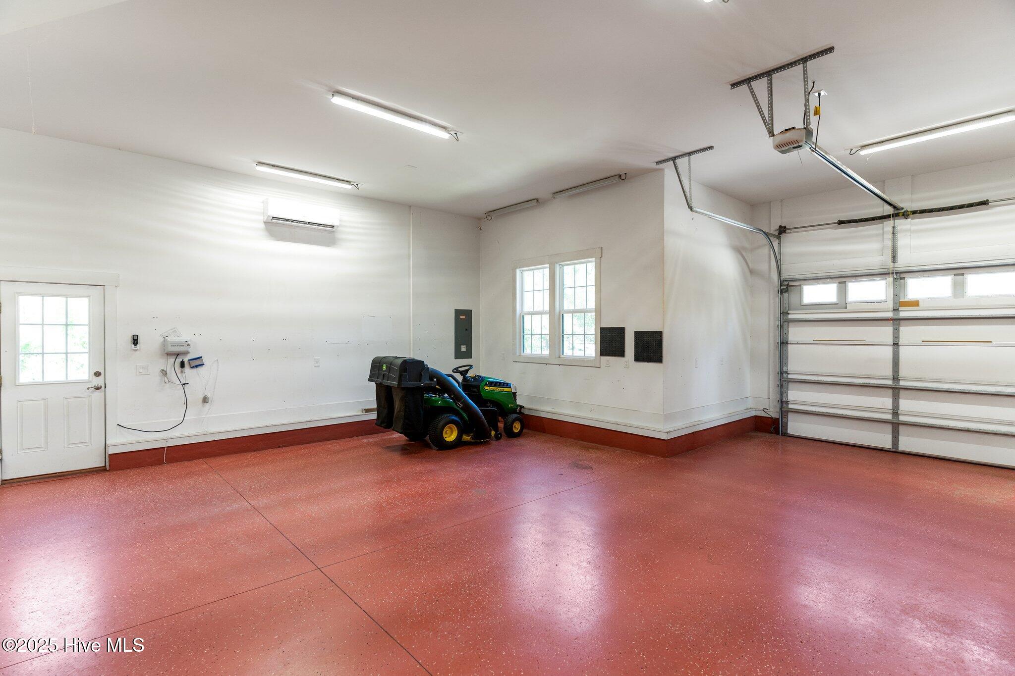 100552432 | Photo 53