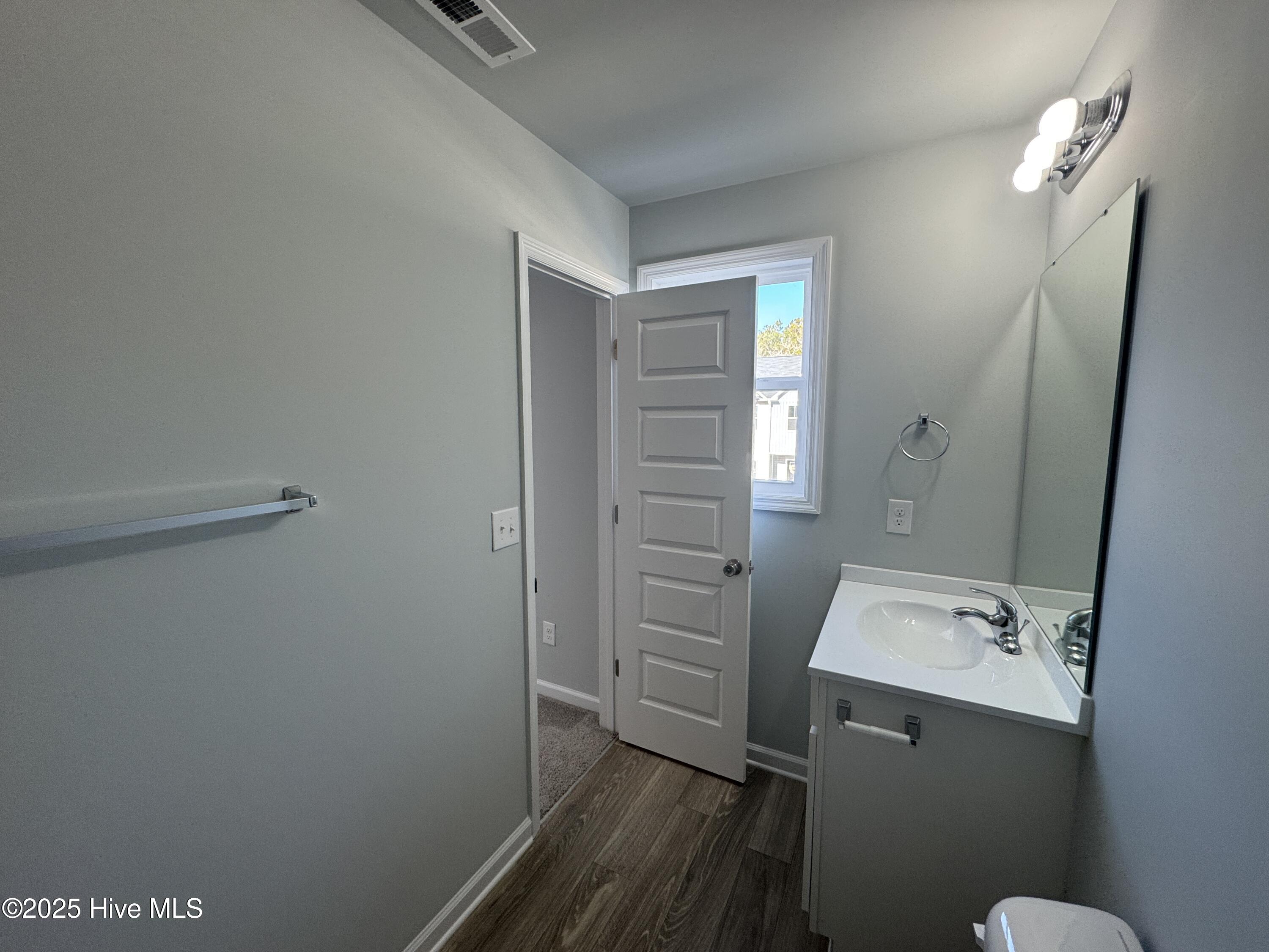 100533785 | Photo 11