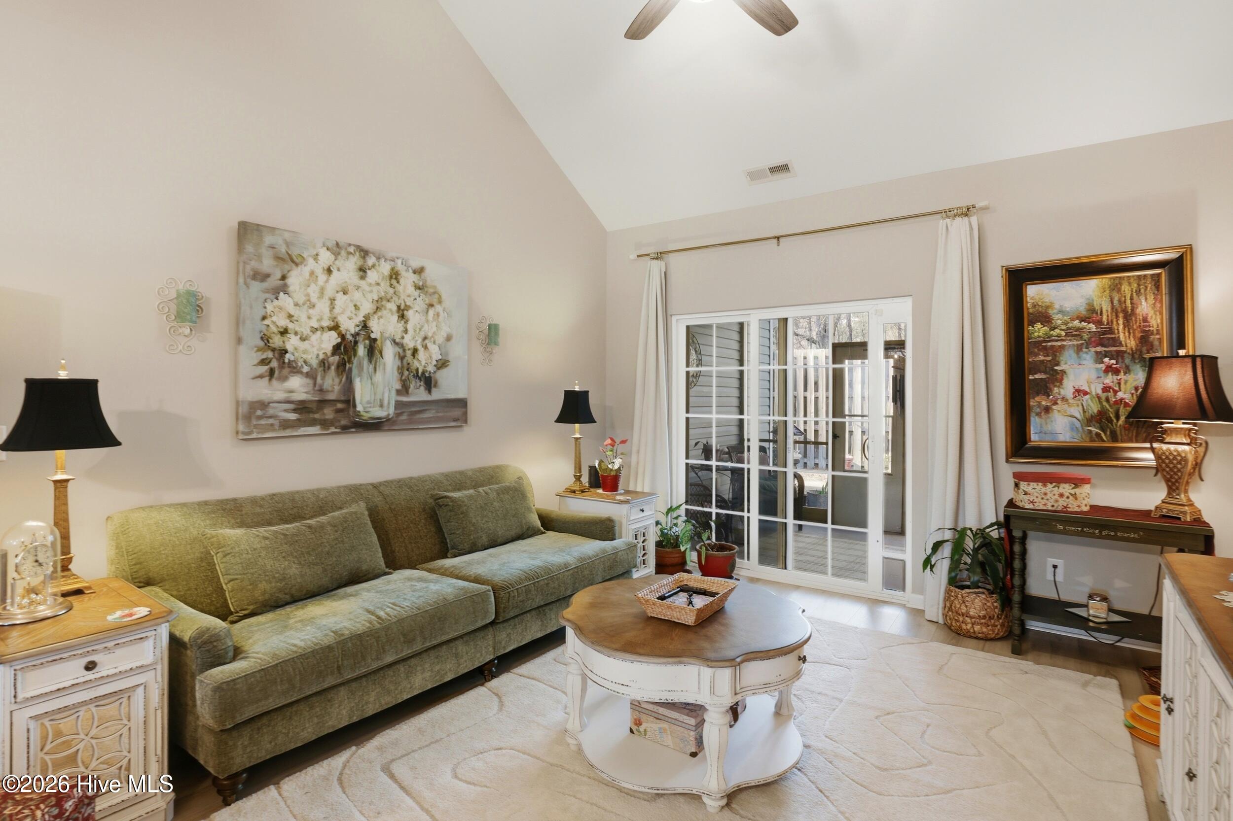 100559170 | Photo 10