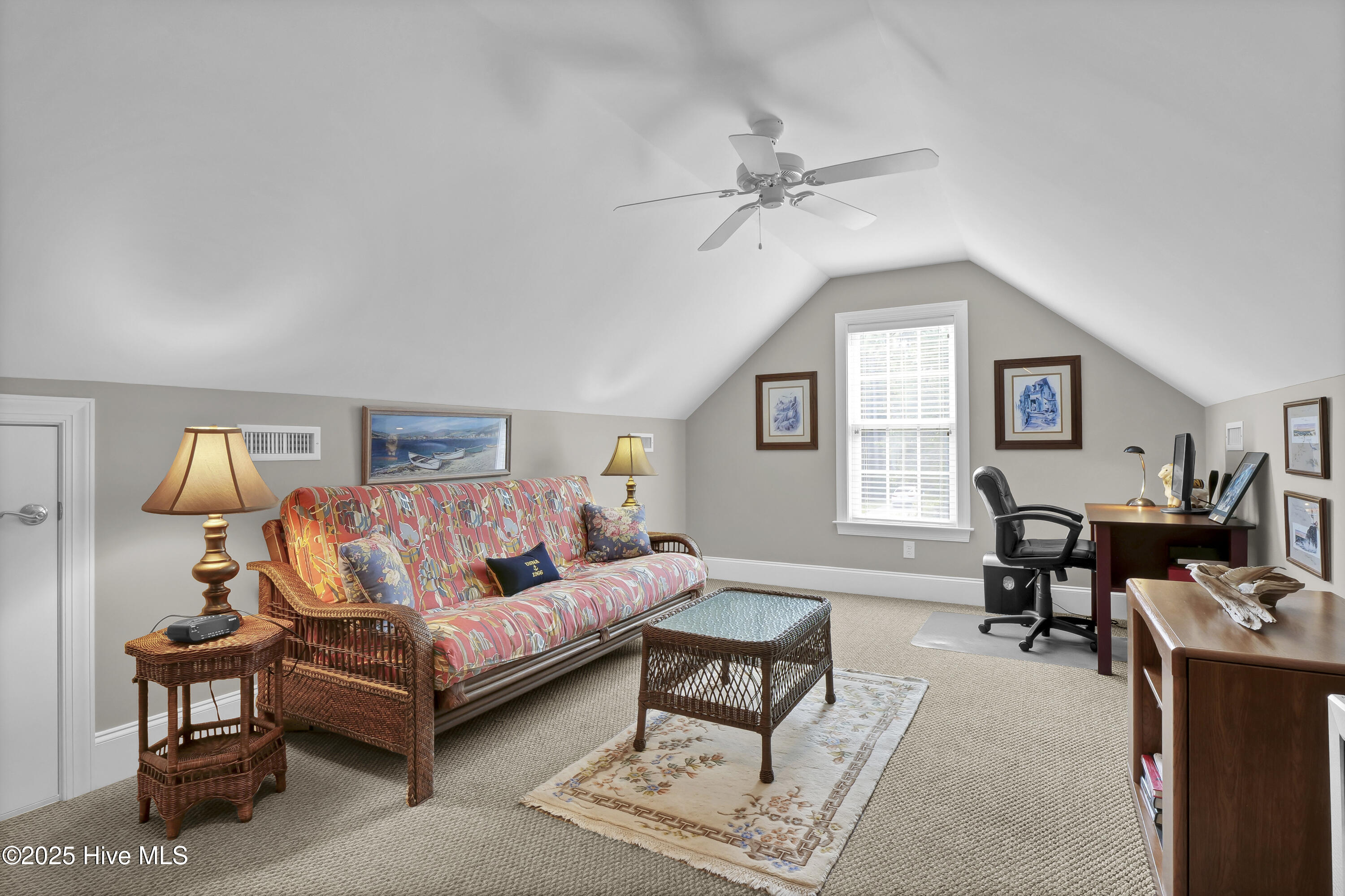 100533946 | Photo 38