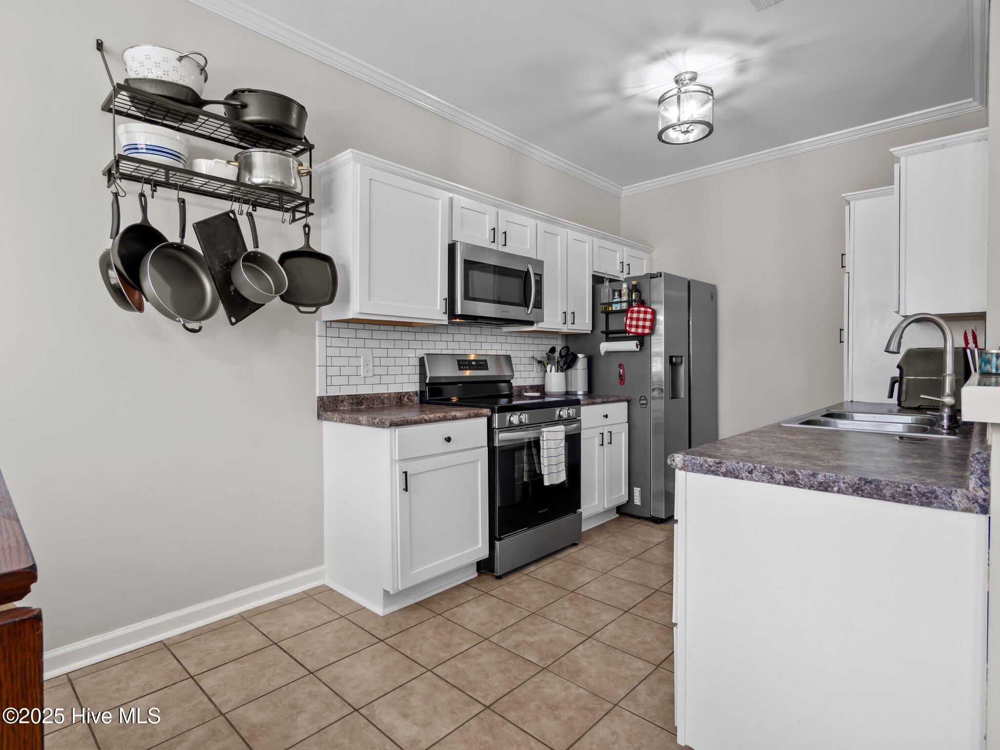 100561630 | Photo 20