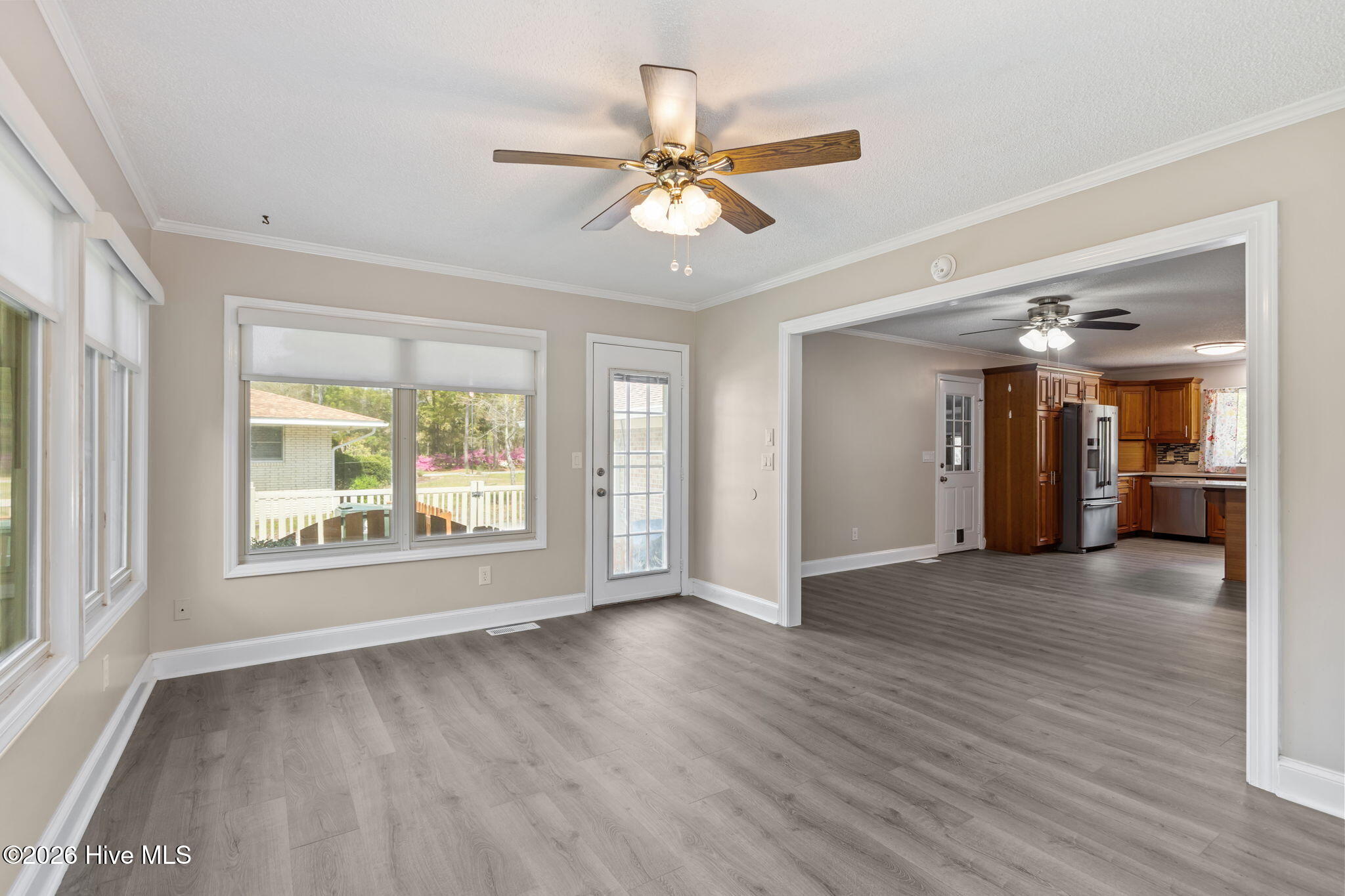 100566474 | Photo 50