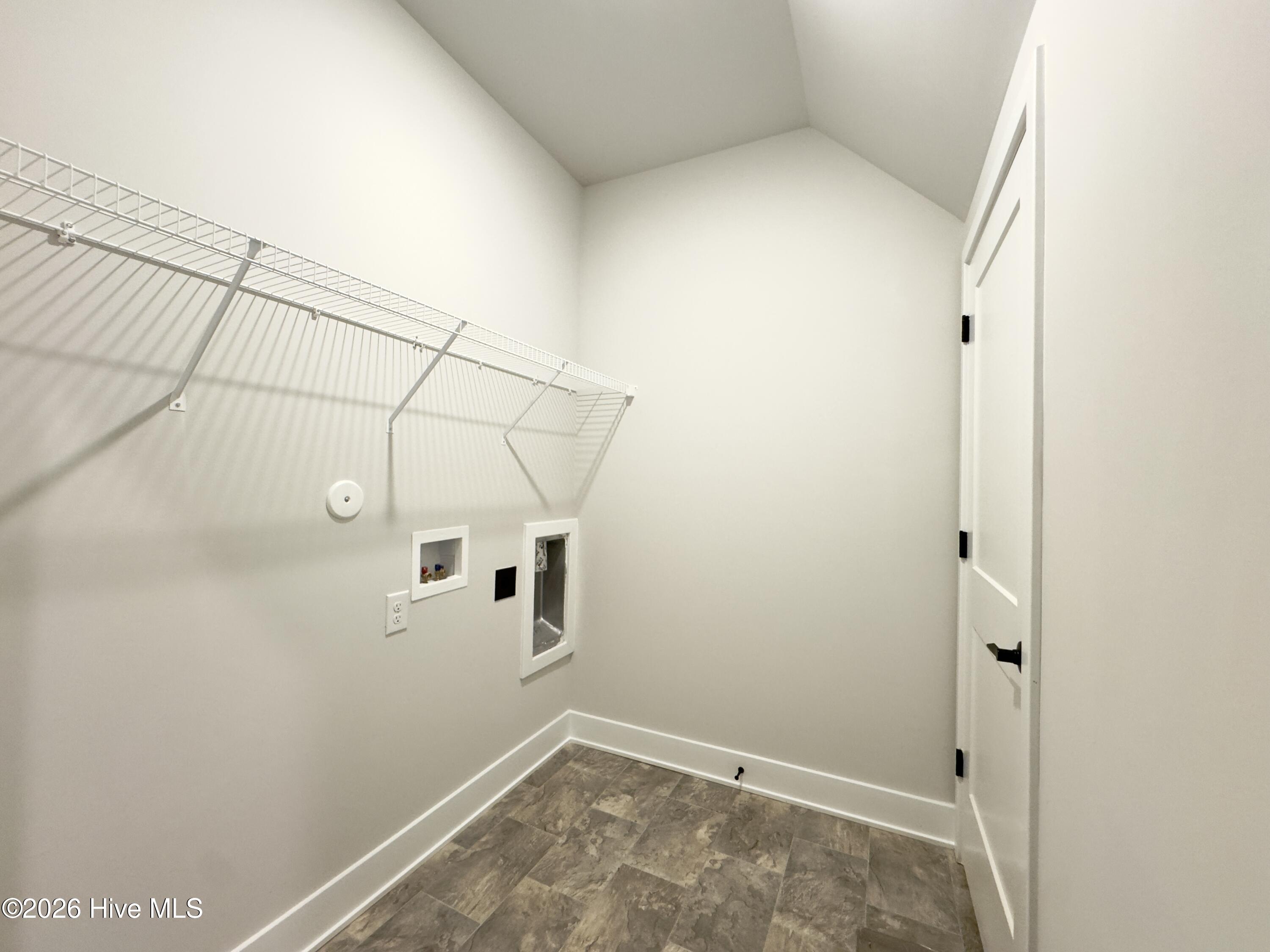 100548866 | Photo 16