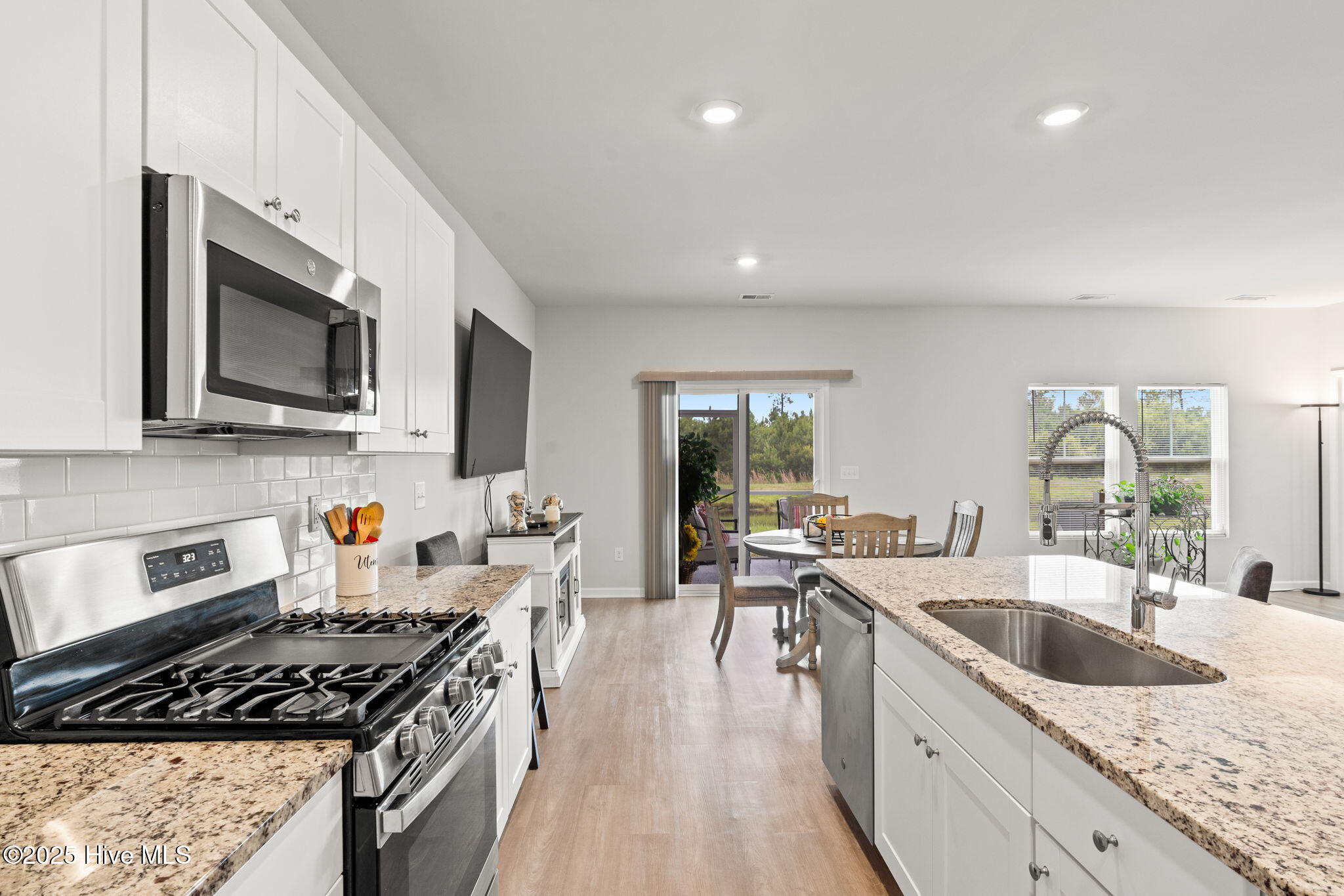 100516029 | Photo 10