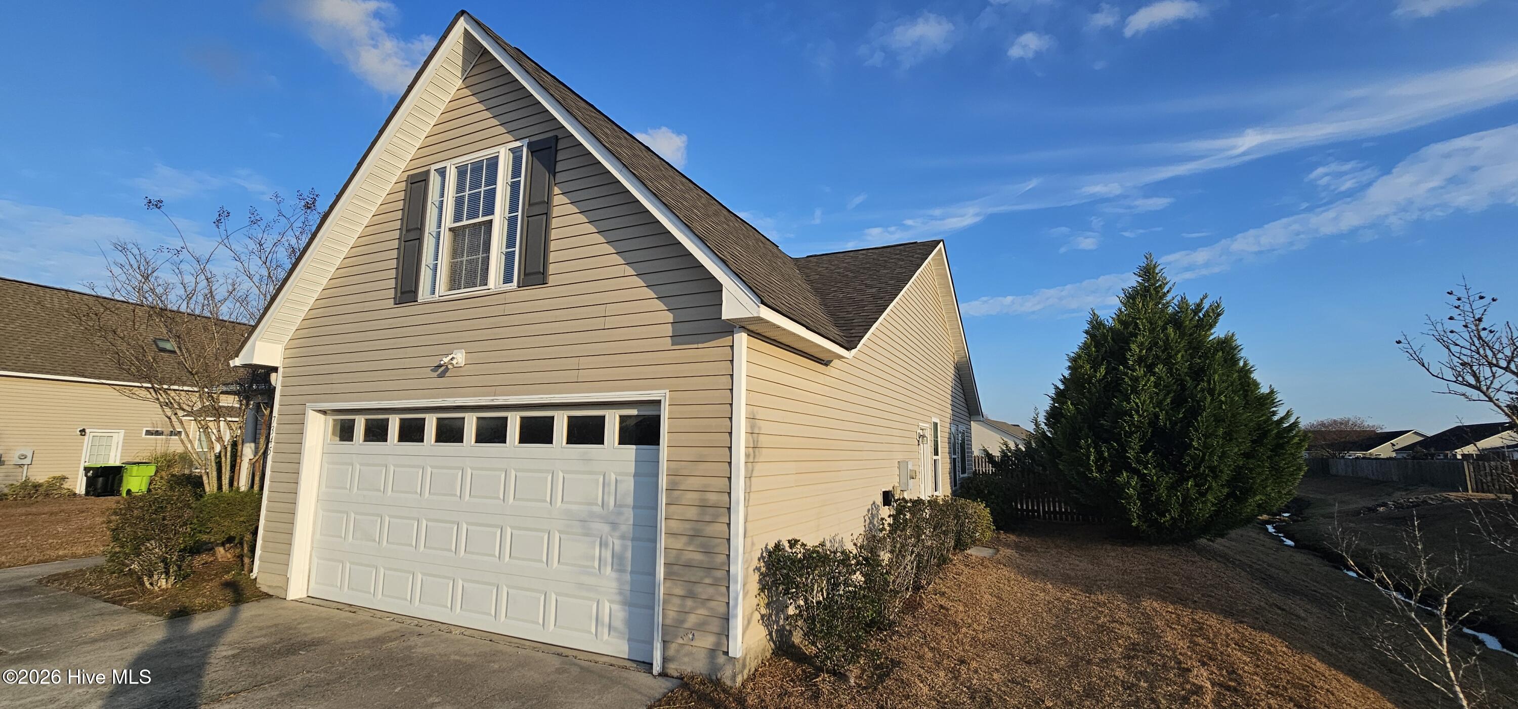 100548448 | Photo 51