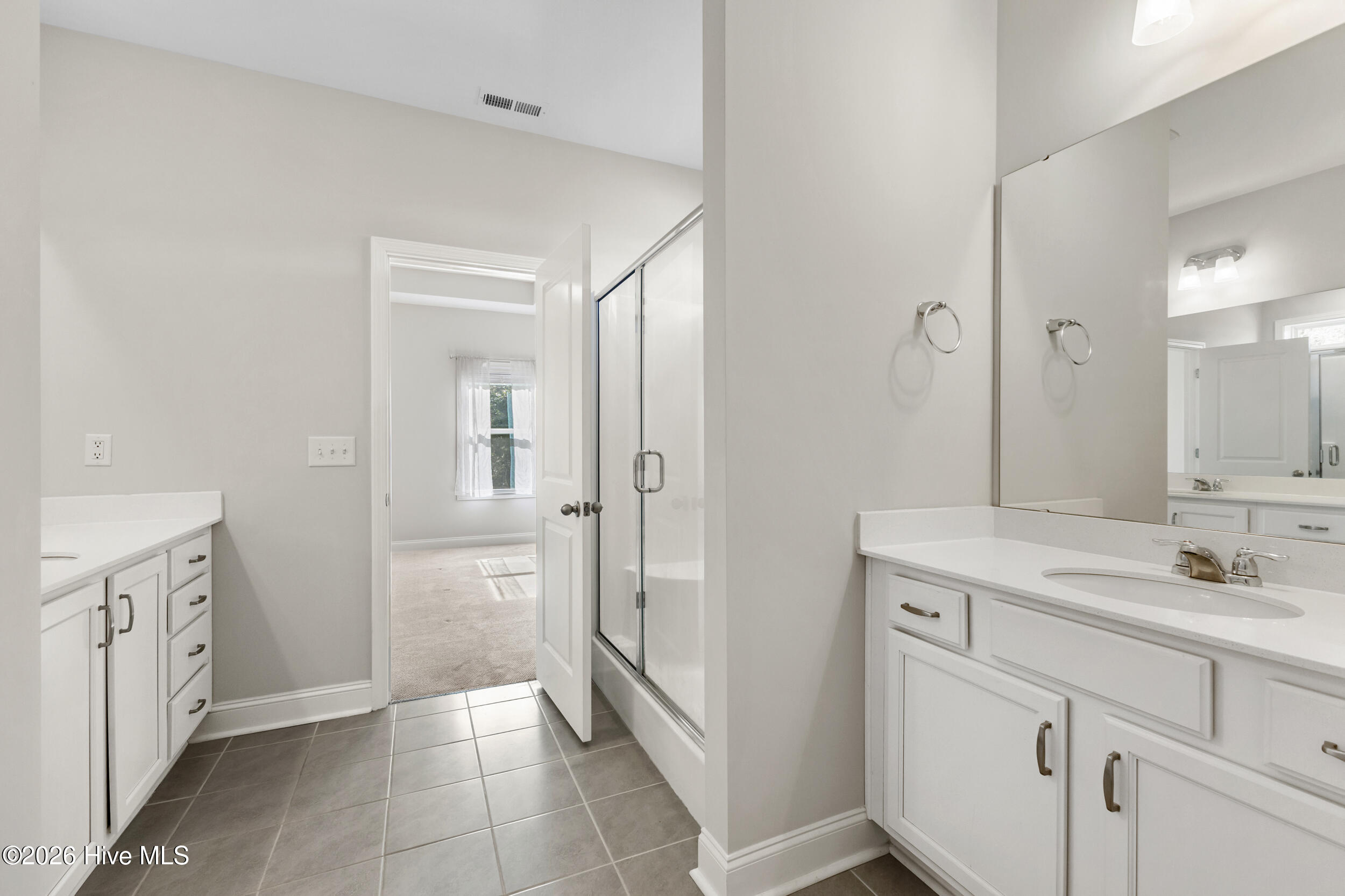 100535849 | Photo 15