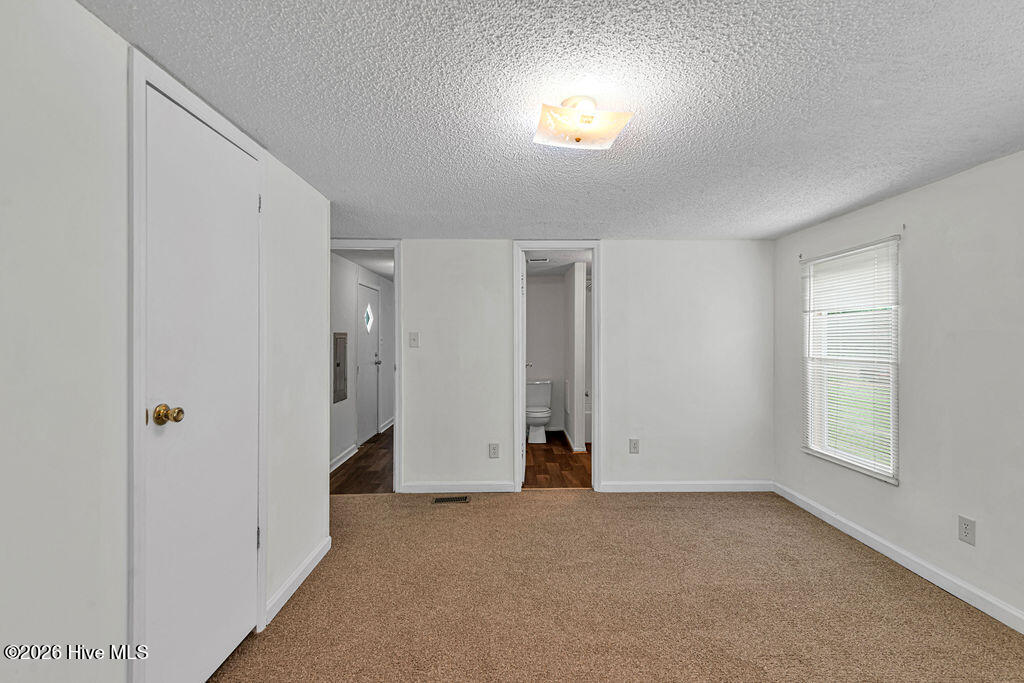 100558484 | Photo 15