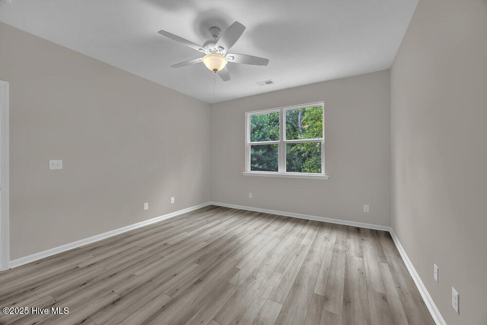 100520096 | Photo 13