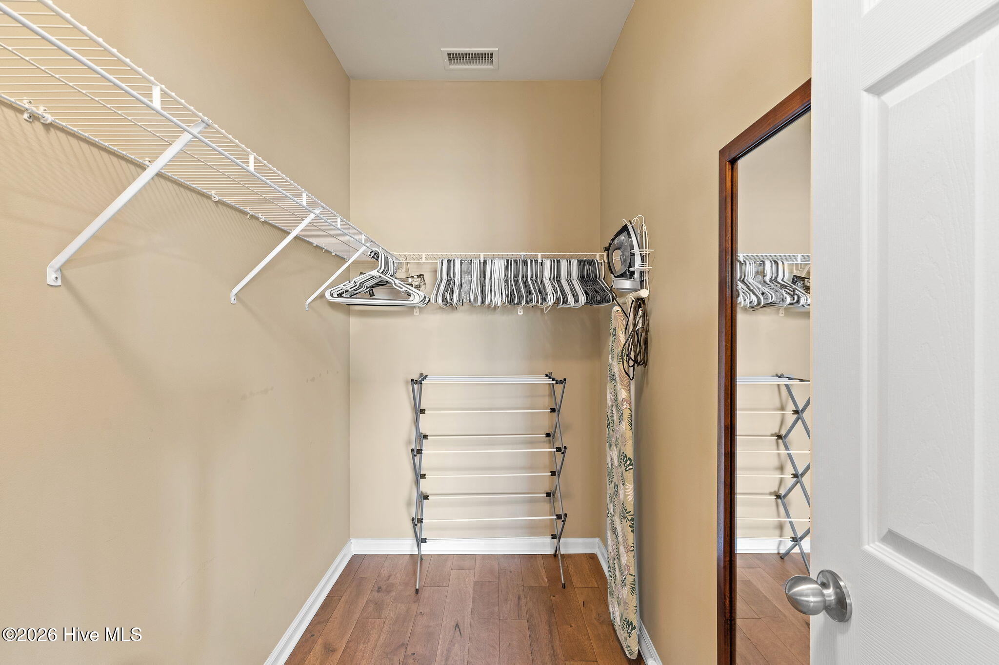 100553647 | Photo 24