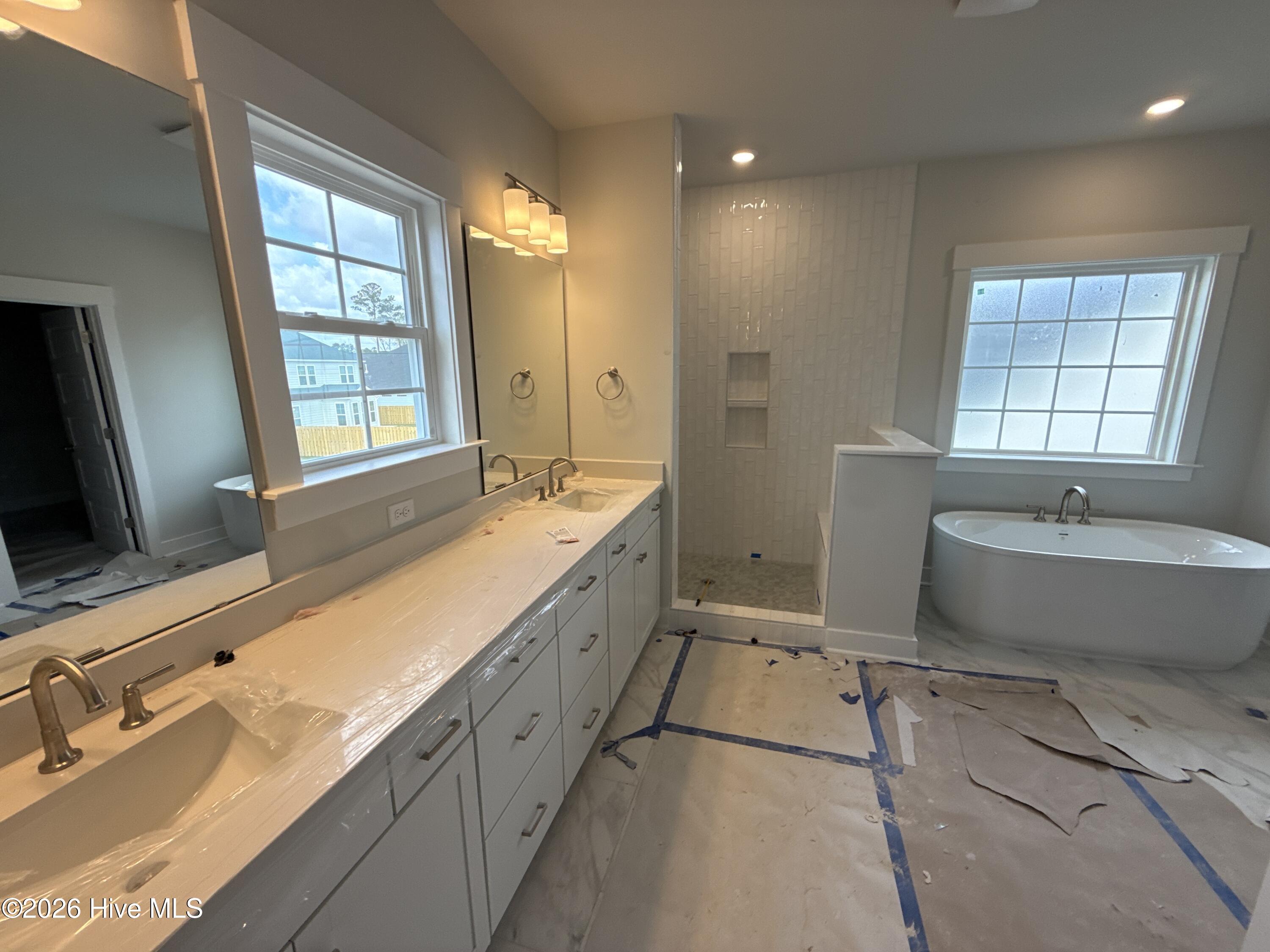 100564746 | Photo 16