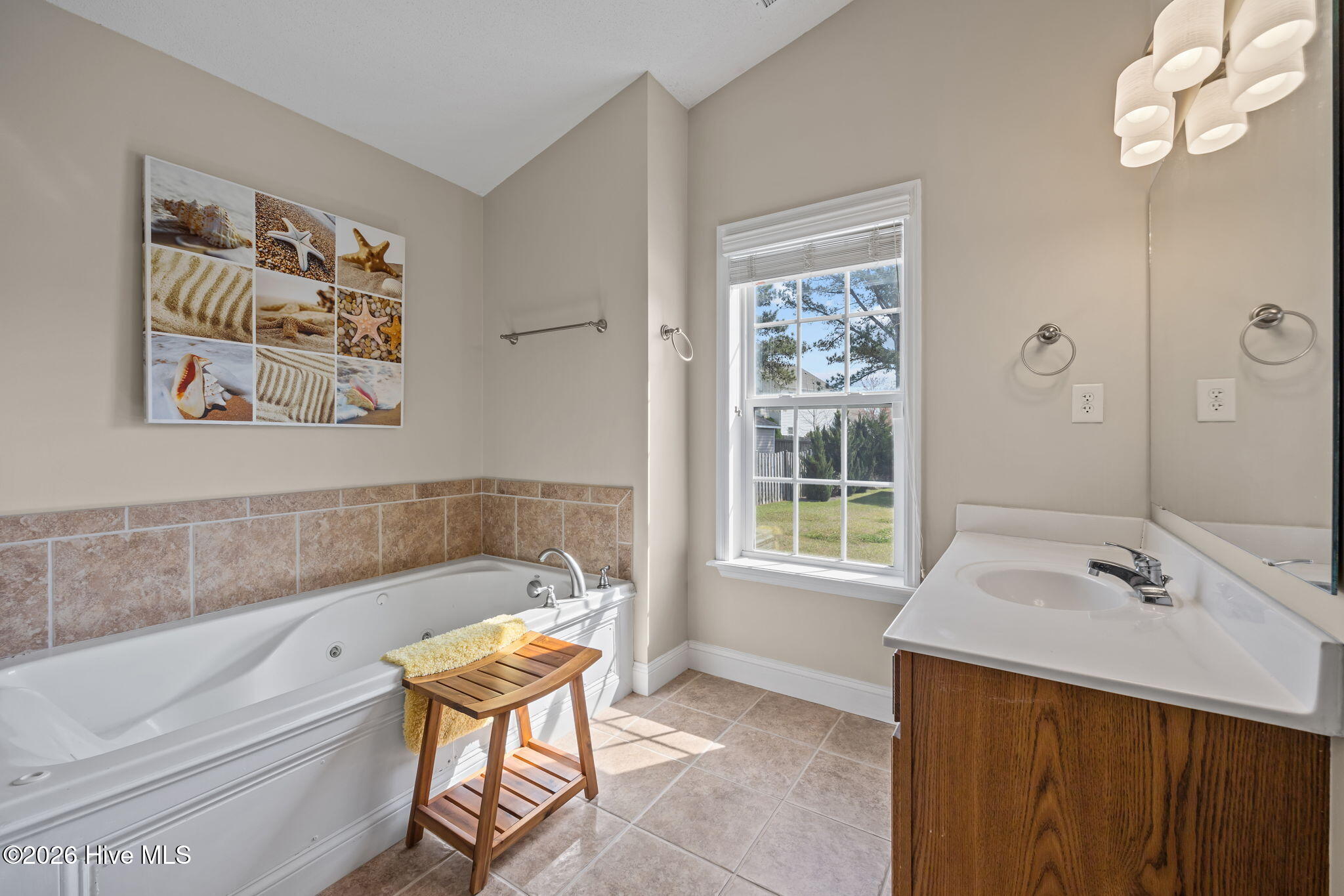 100570536 | Photo 16