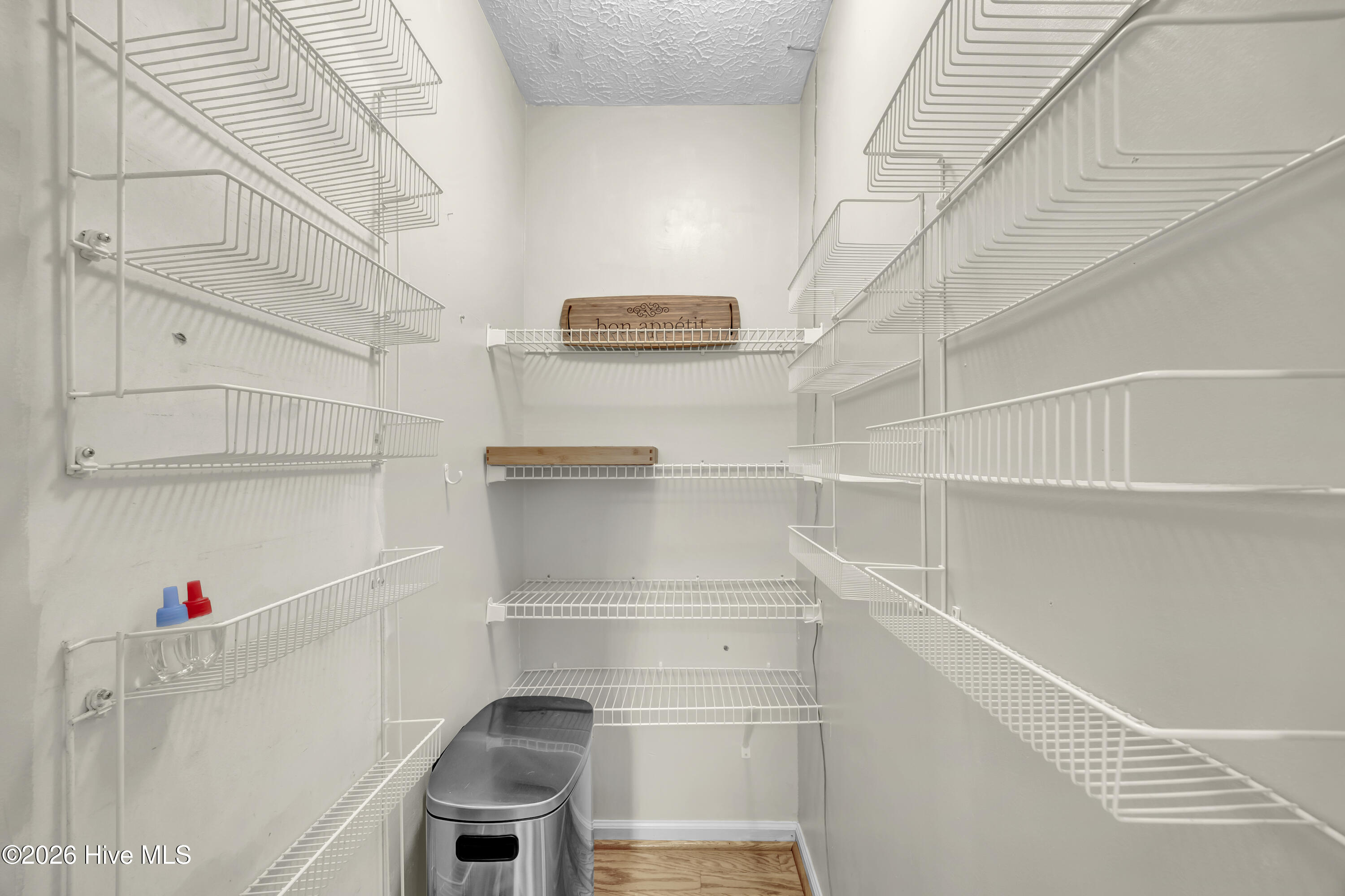 100550839 | Photo 19