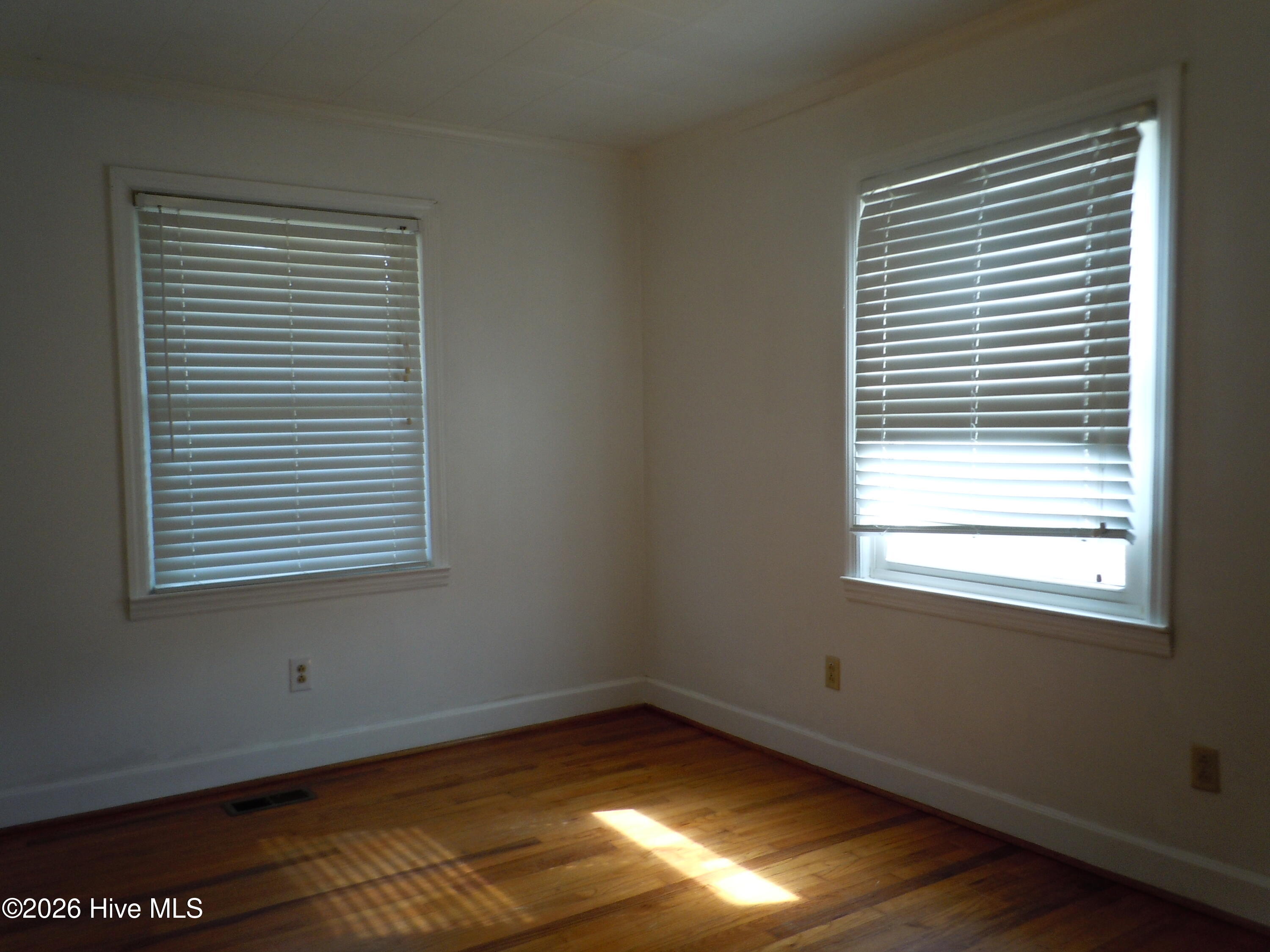 100565752 | Photo 28