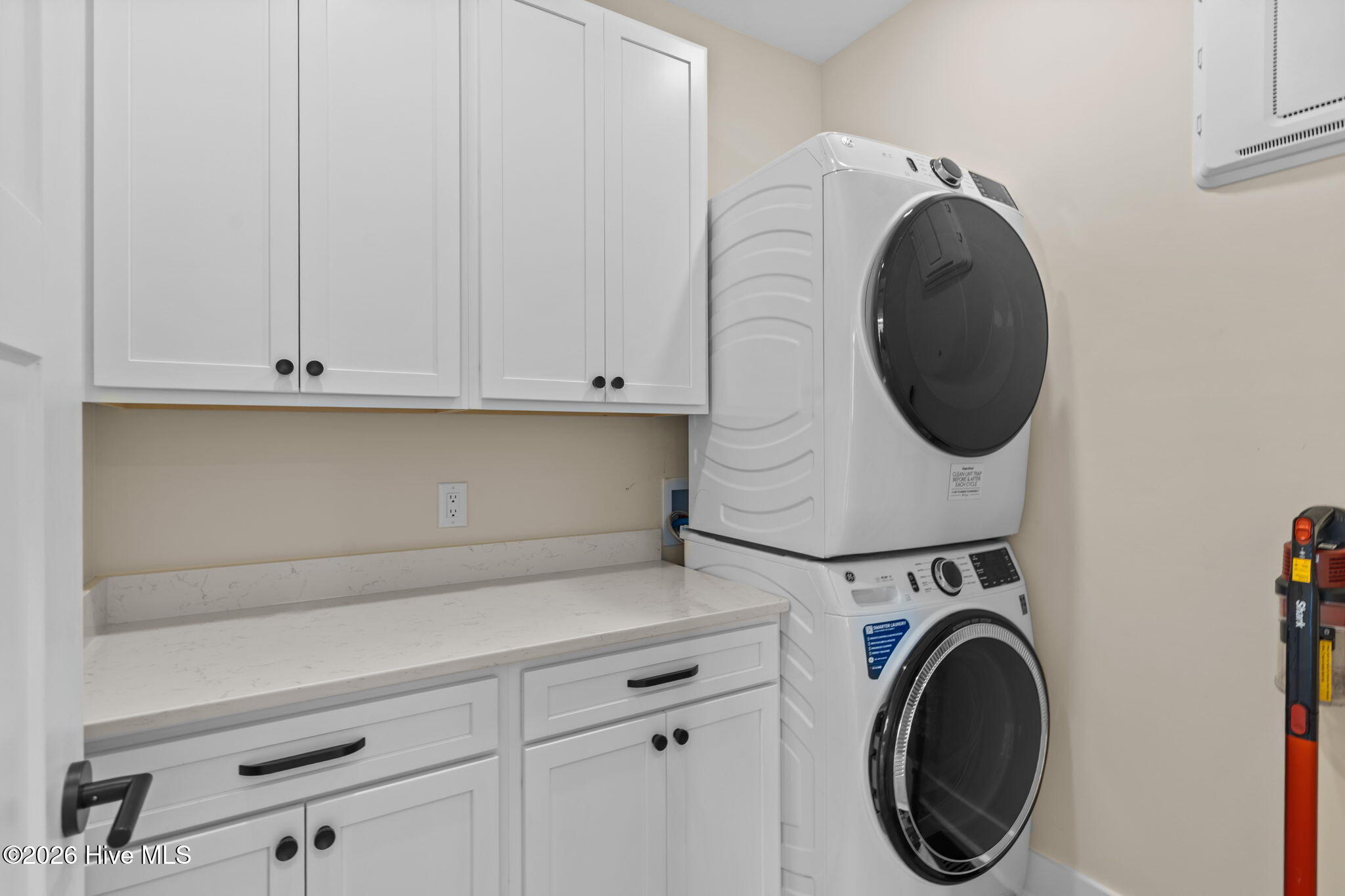 100559050 | Photo 11