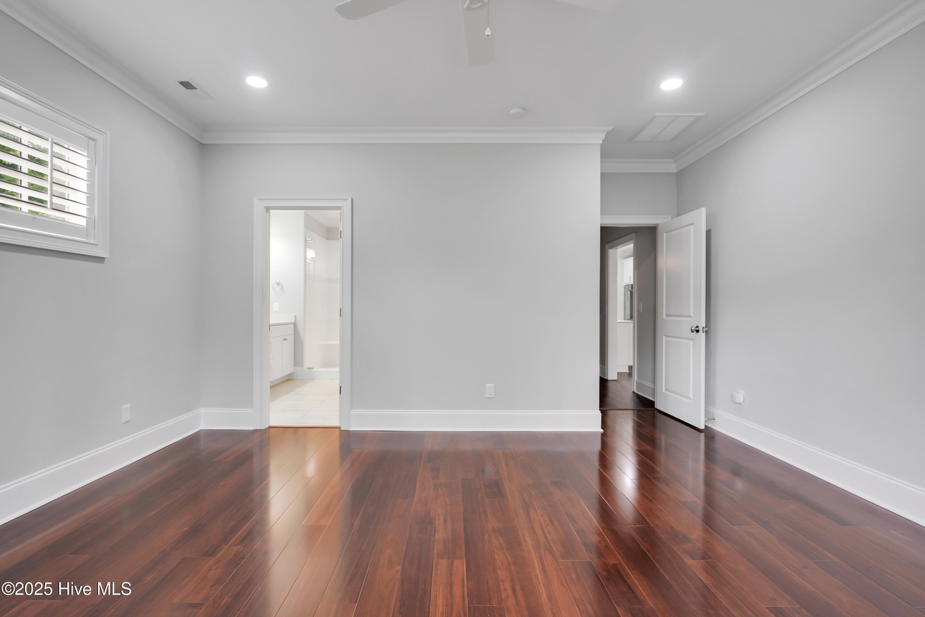 100524954 | Photo 23