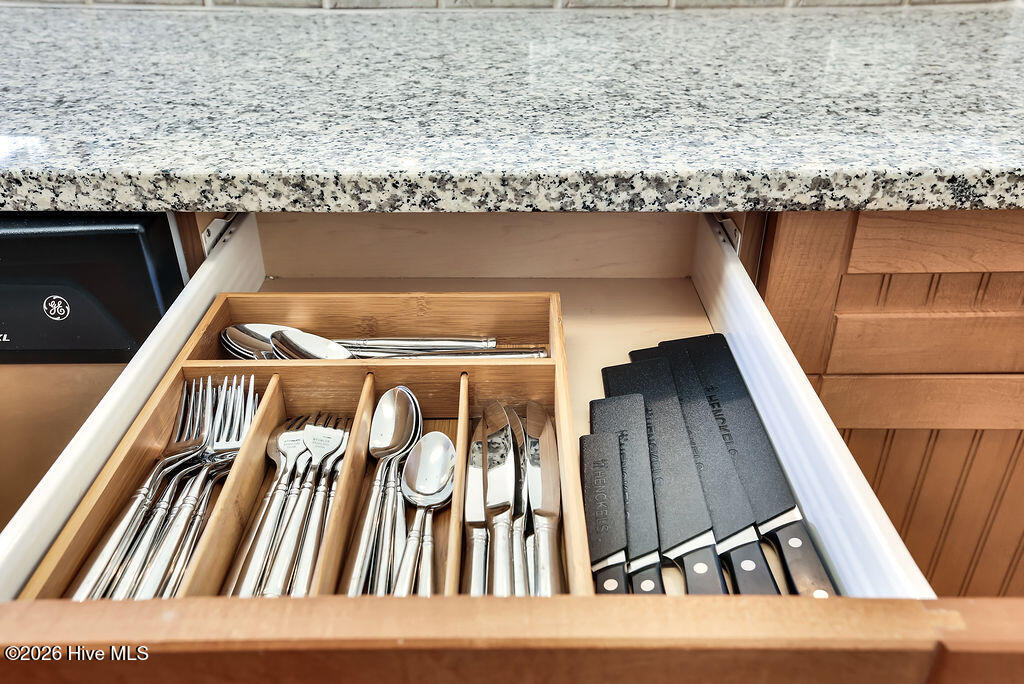 100564963 | Photo 46