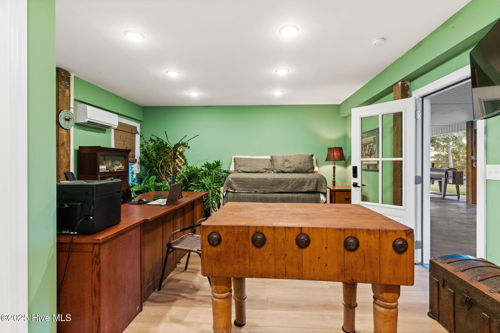 100564542 | Photo 51