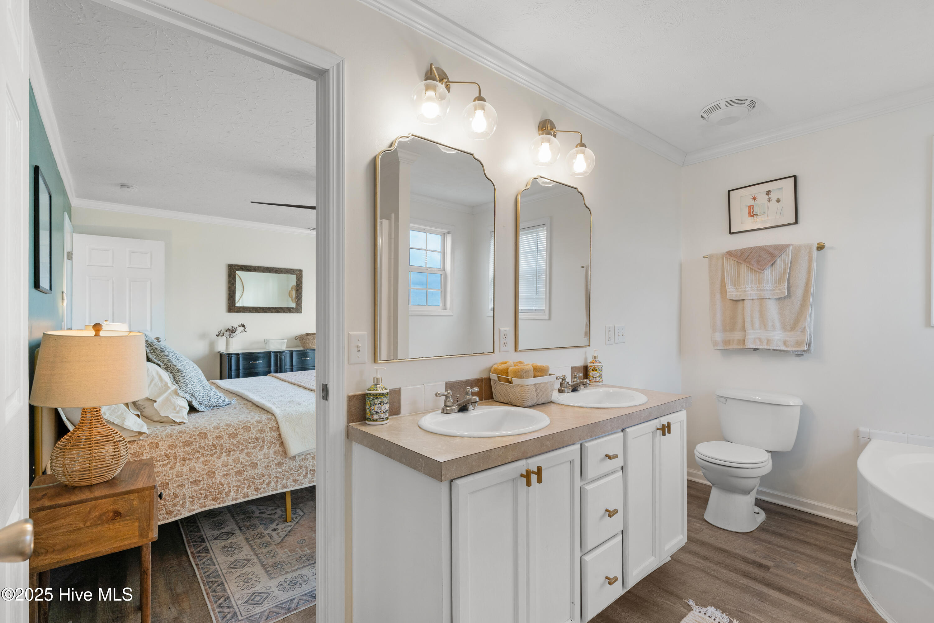 100544143 | Photo 17