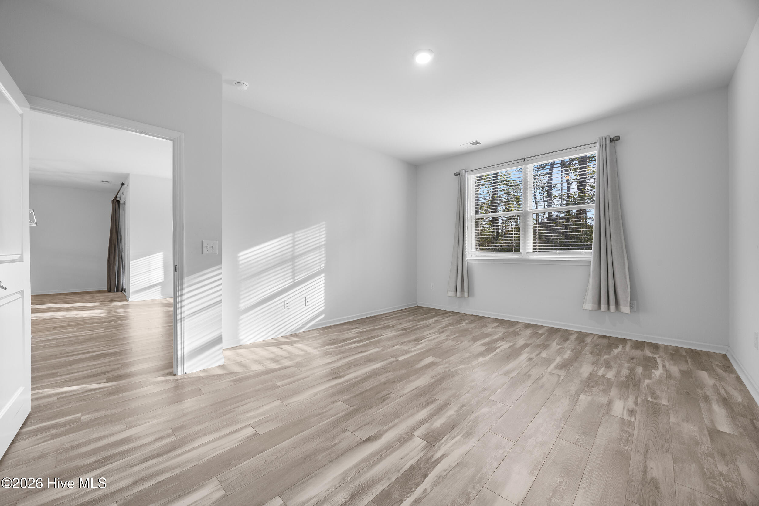 100552645 | Photo 30