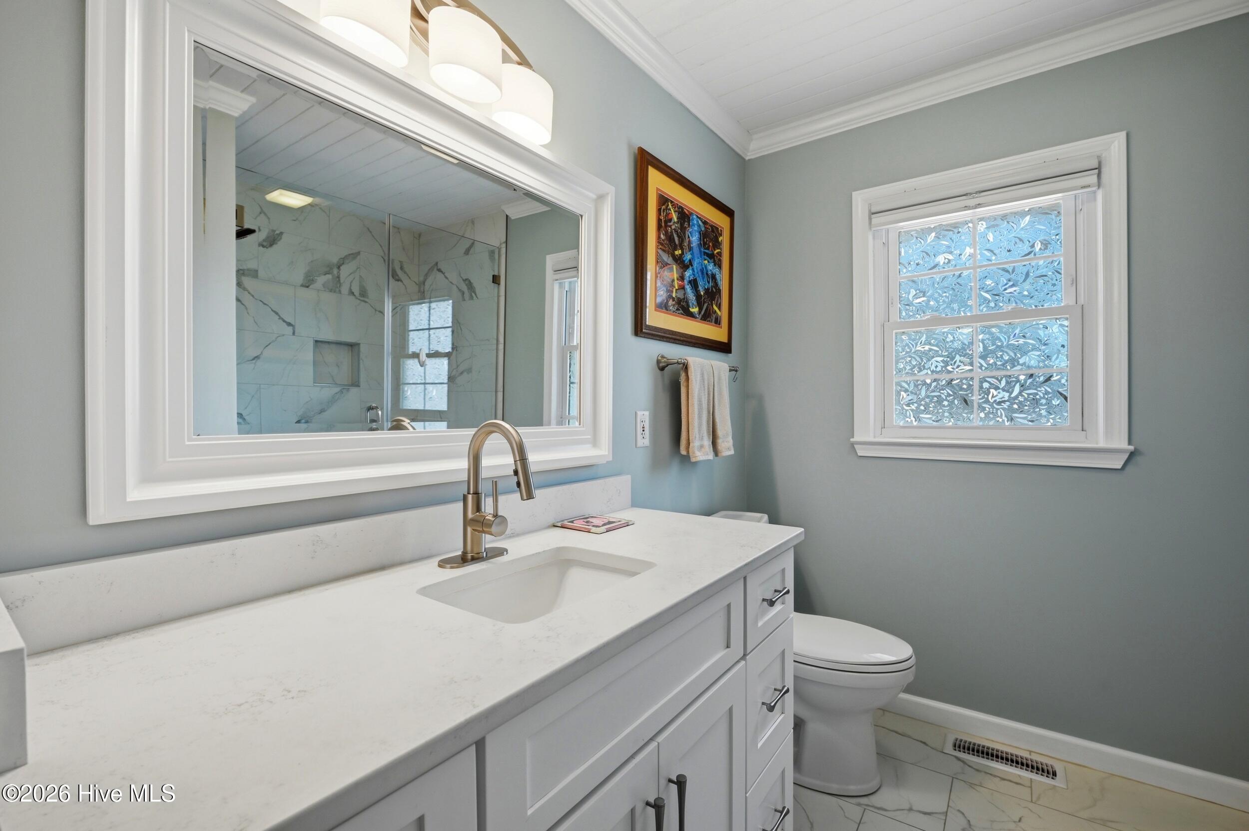 100570502 | Photo 24