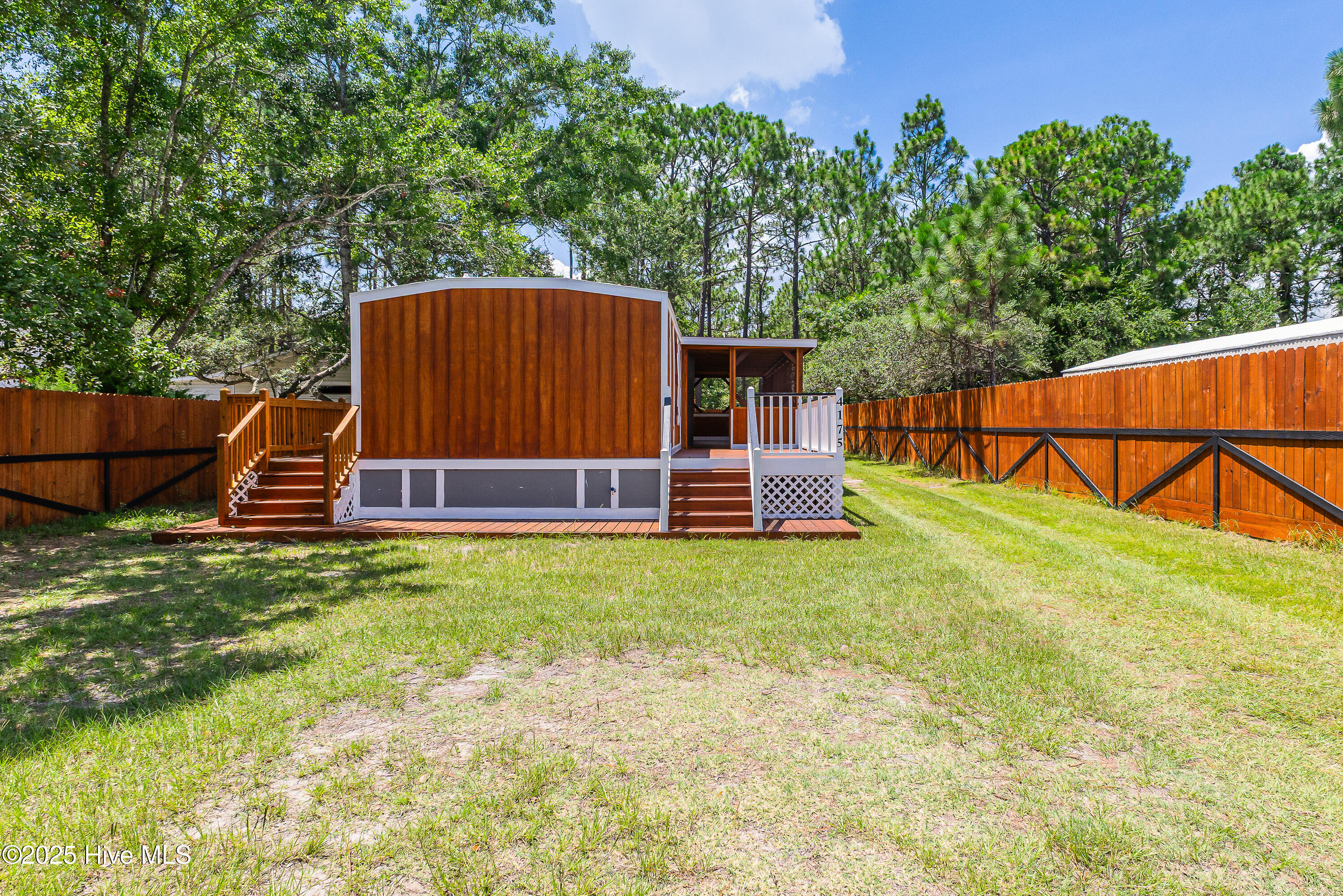 100519555 | Photo 33