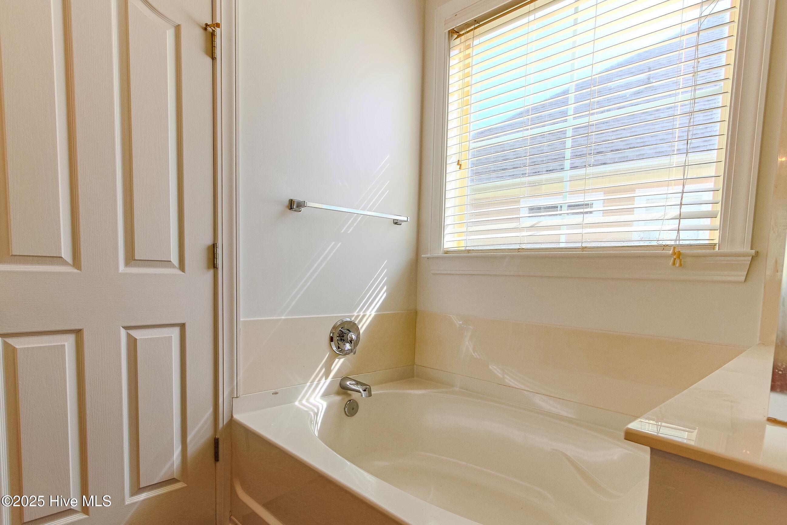 100525378 | Photo 35