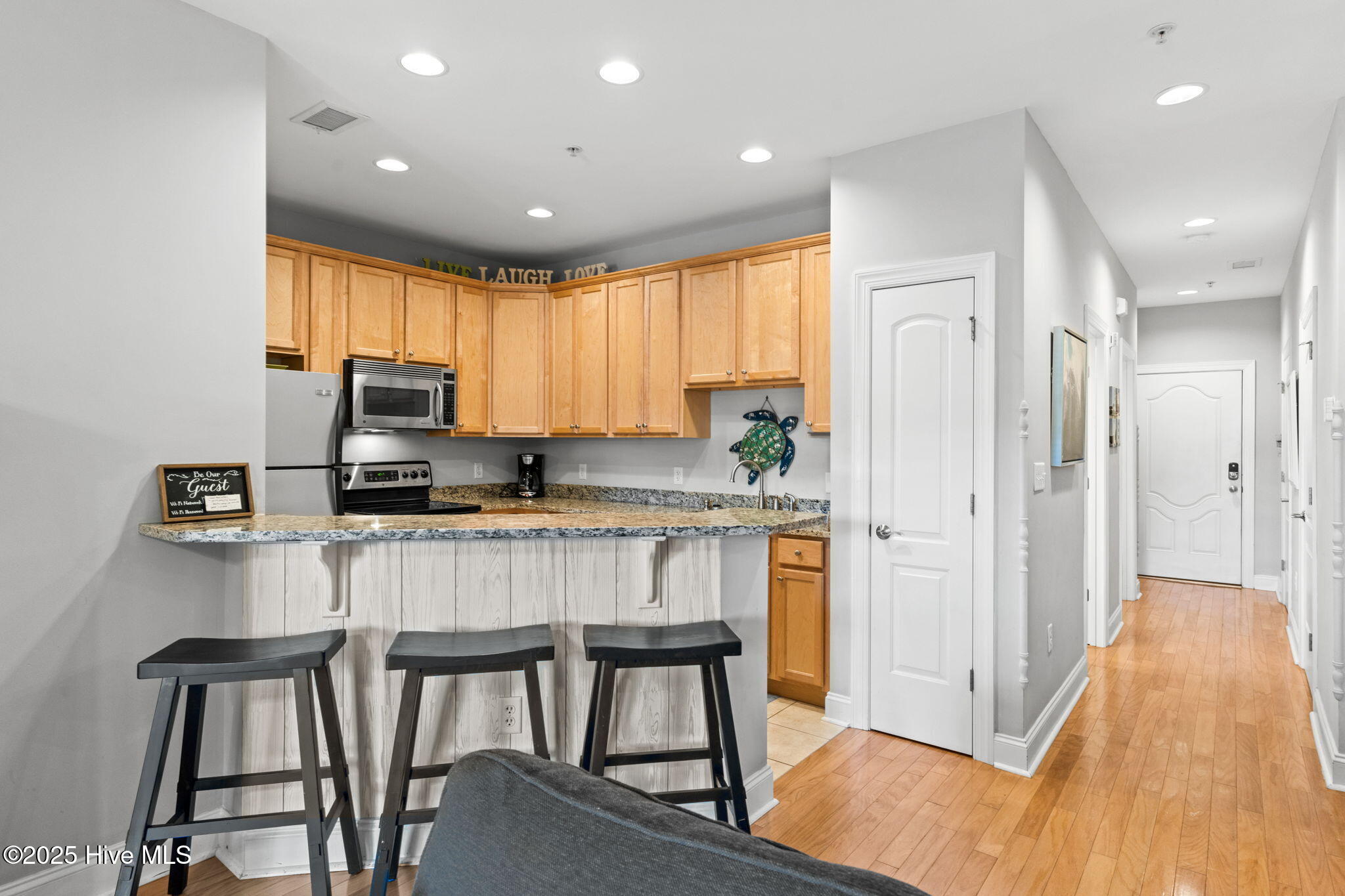 100545240 | Photo 12