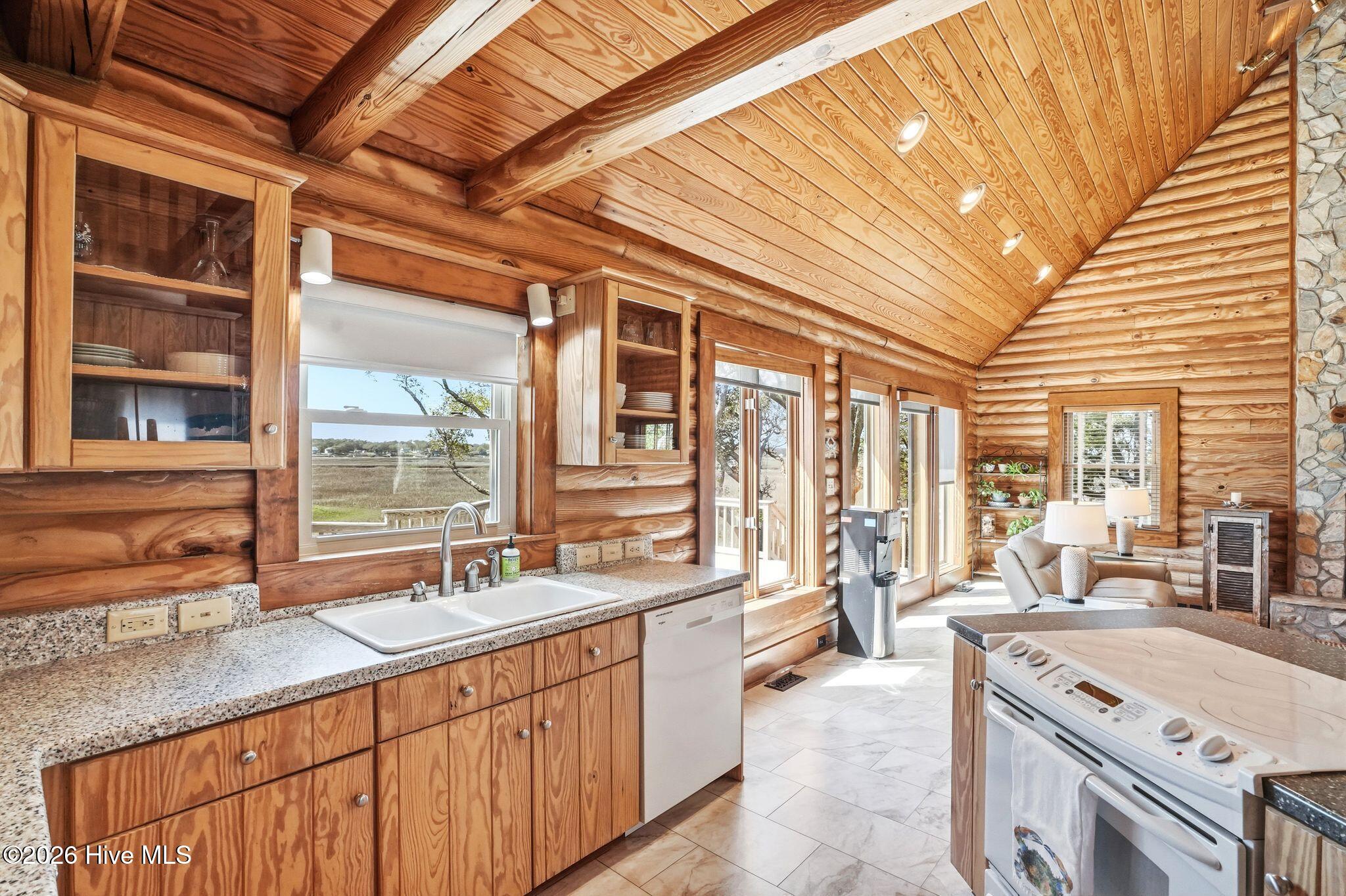 100565055 | Photo 29