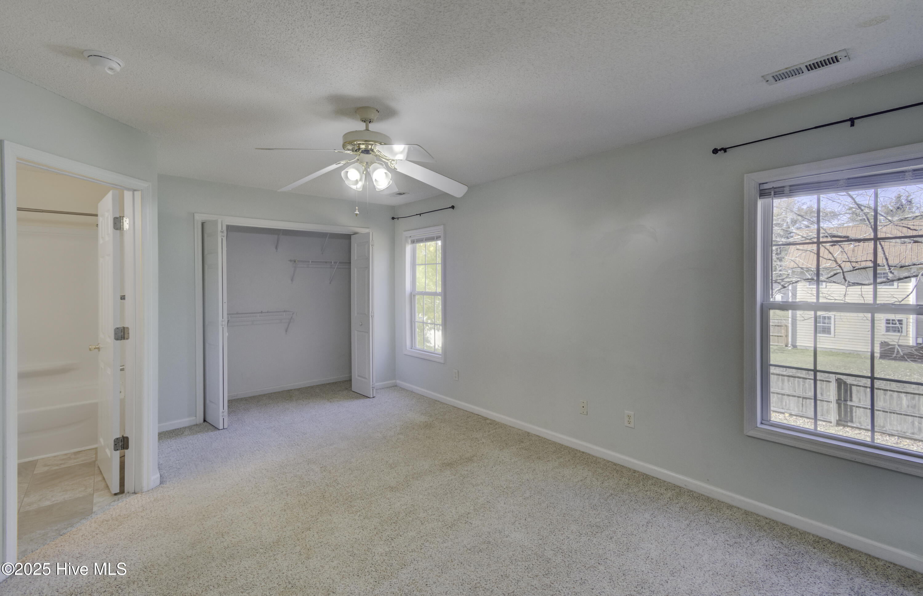 100536180 | Photo 17