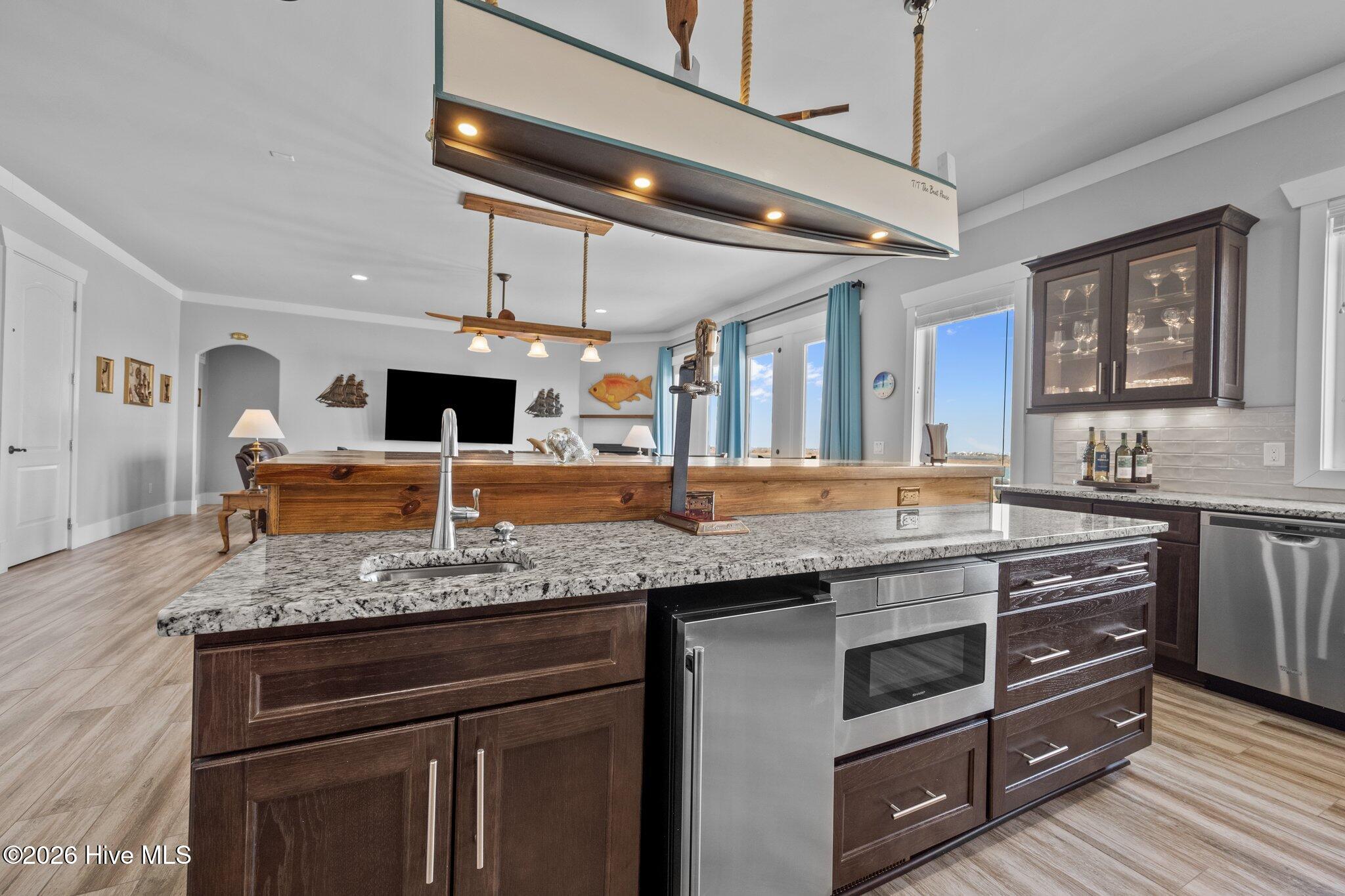 100549551 | Photo 14