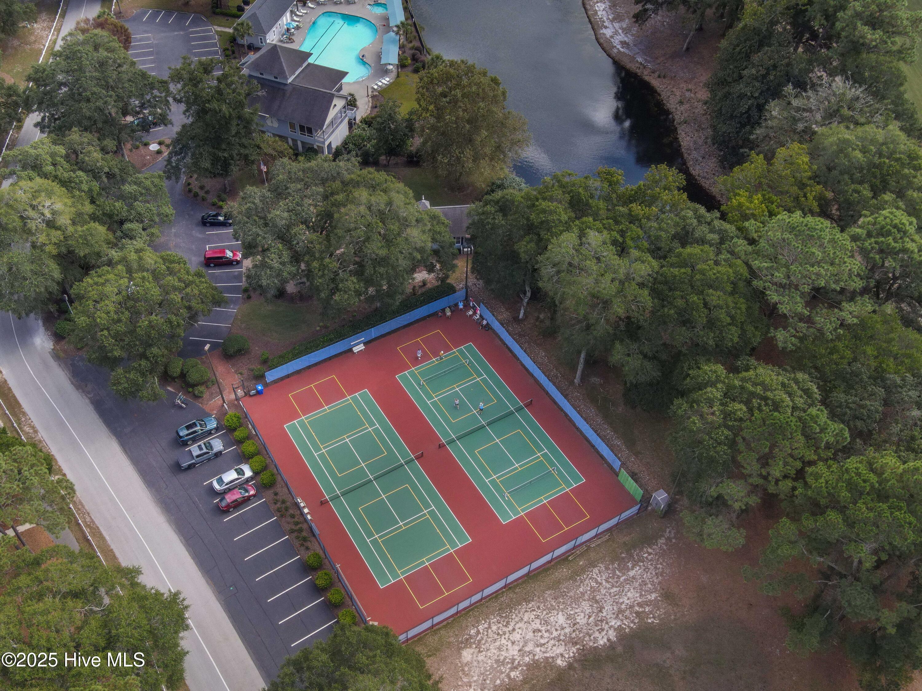 100533725 | Photo 46