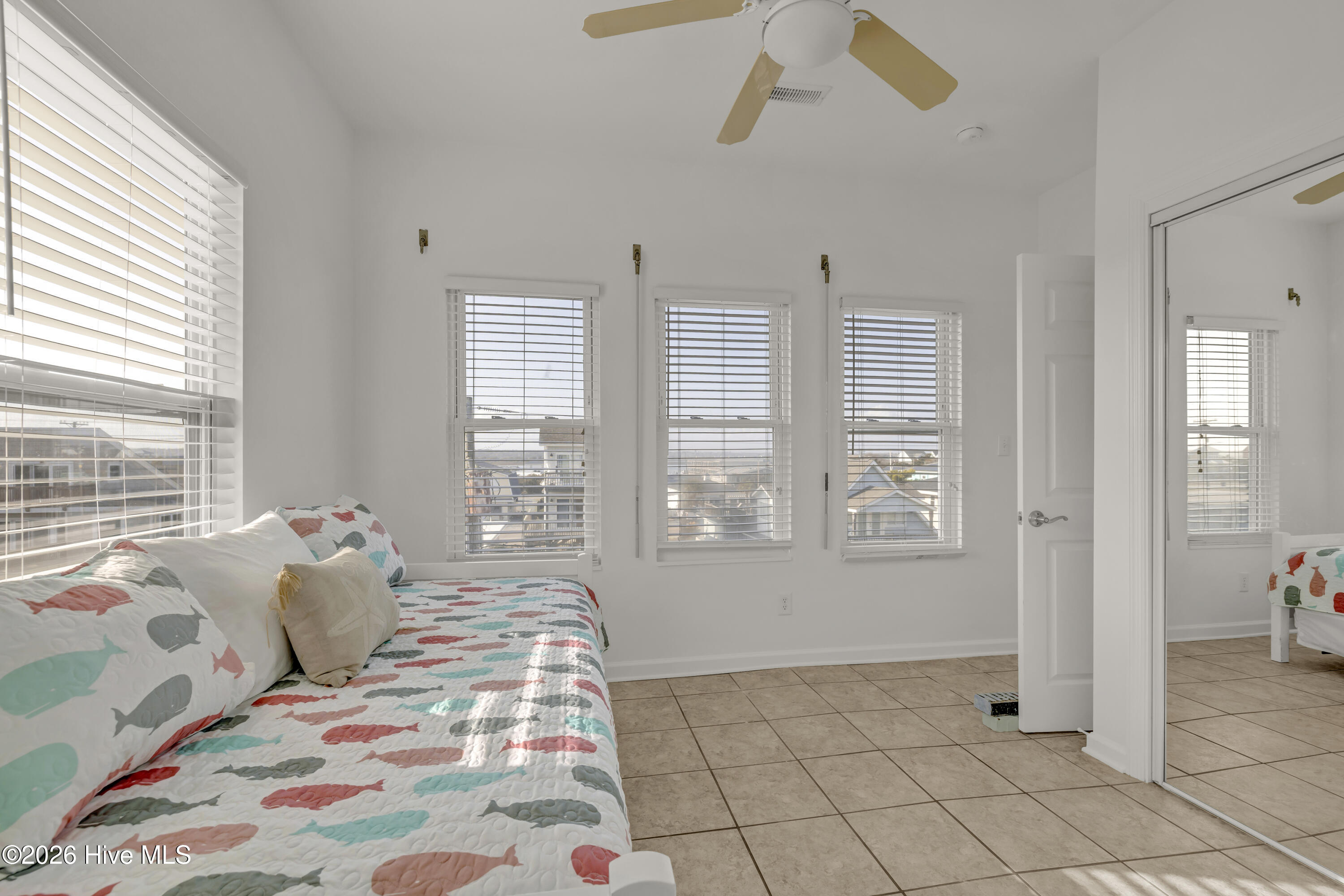 100558701 | Photo 12