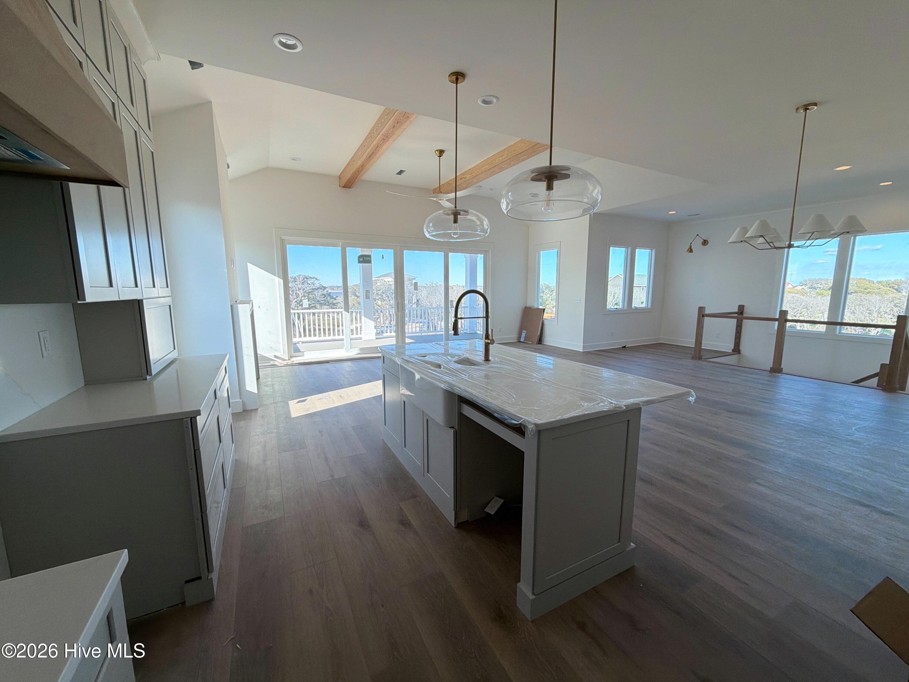 100521152 | Photo 10