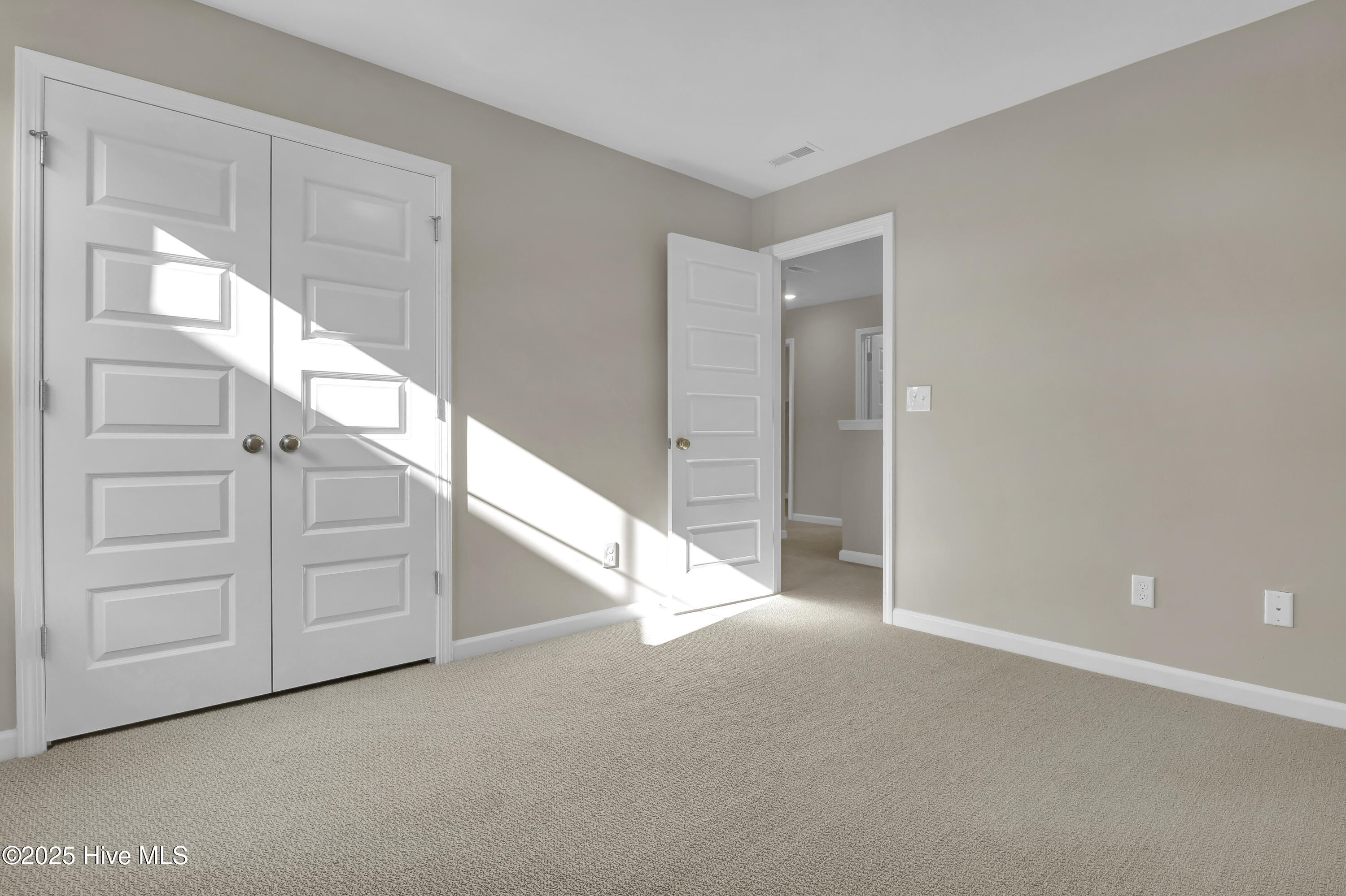 100561903 | Photo 26