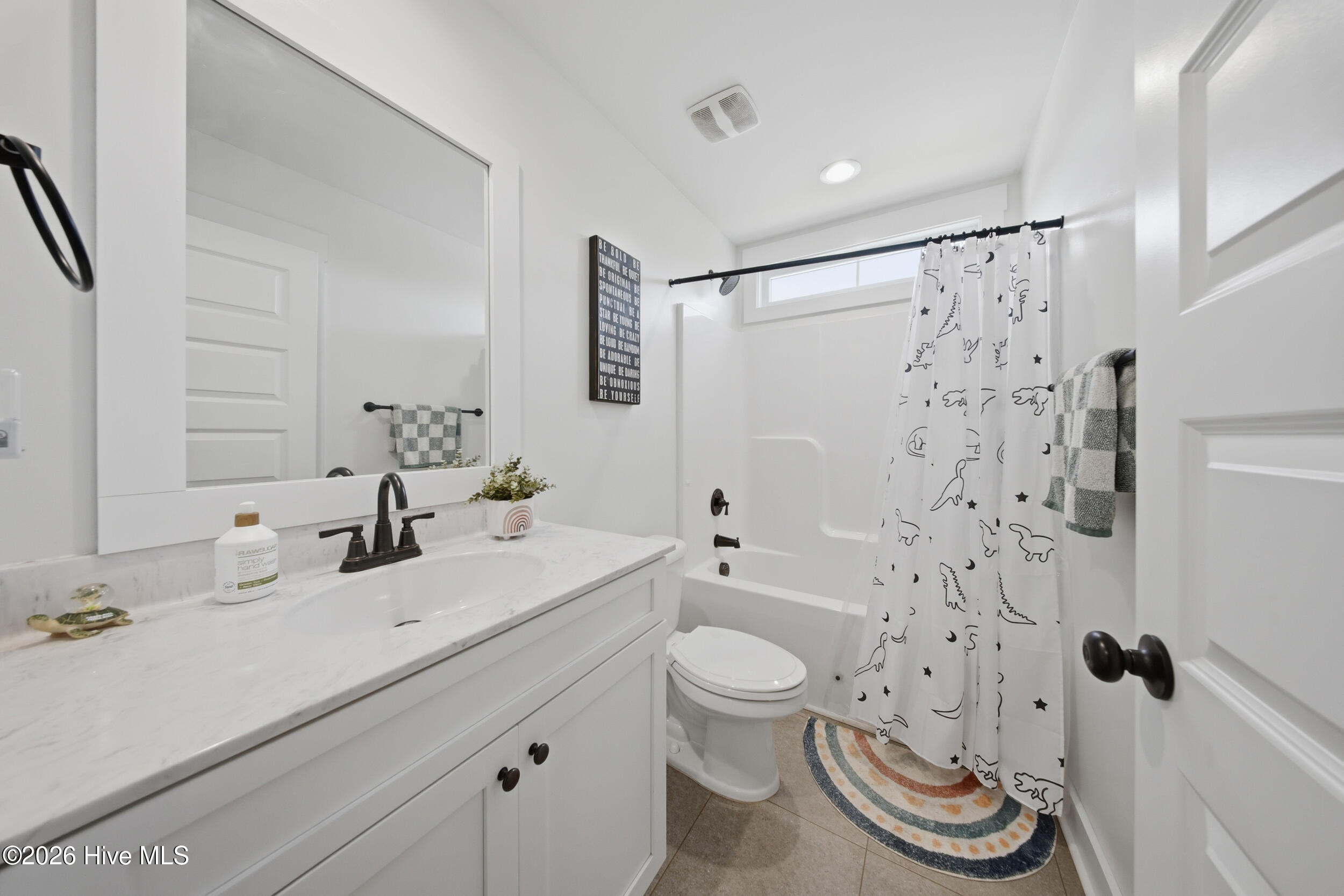 100562917 | Photo 42