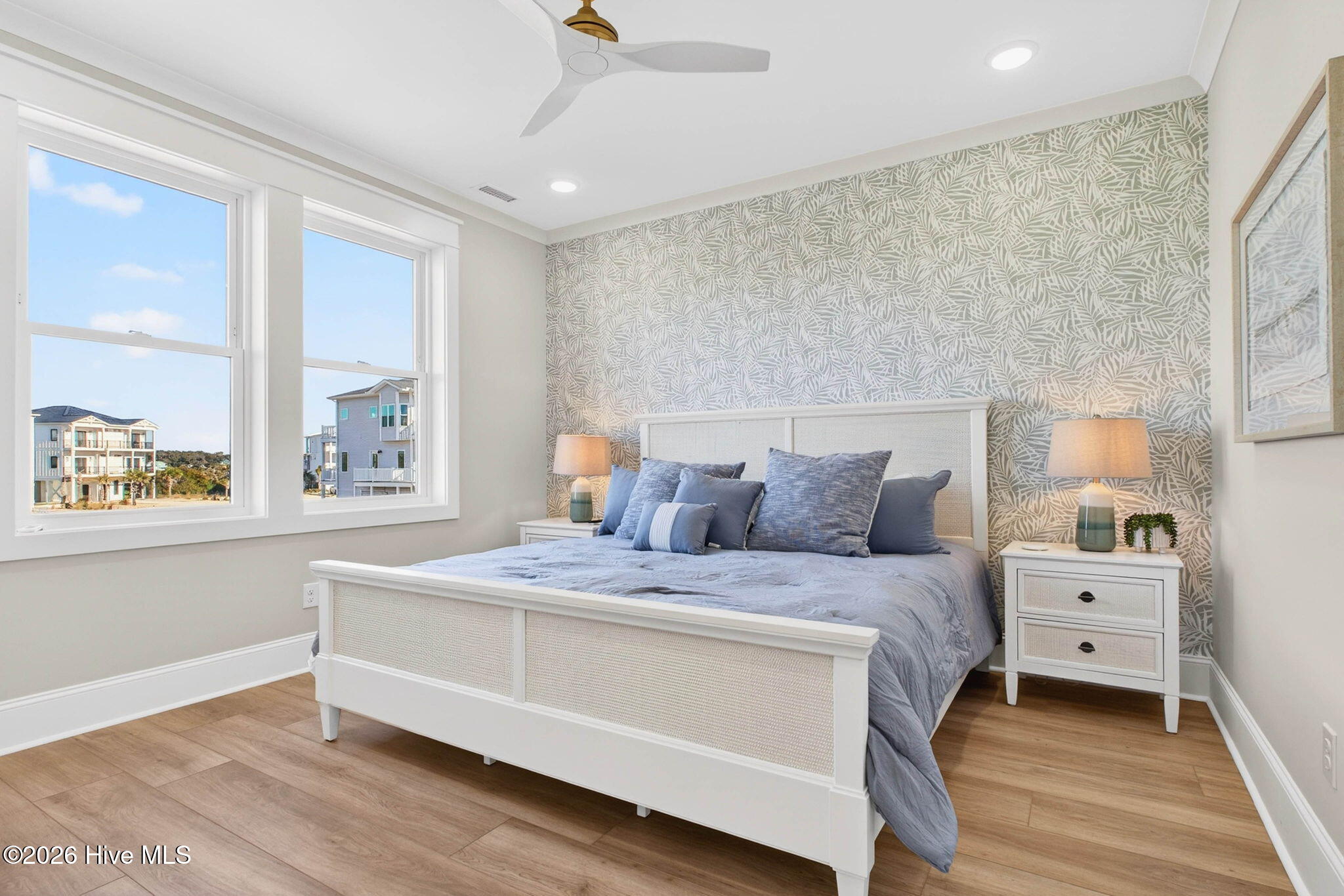 100570262 | Photo 37