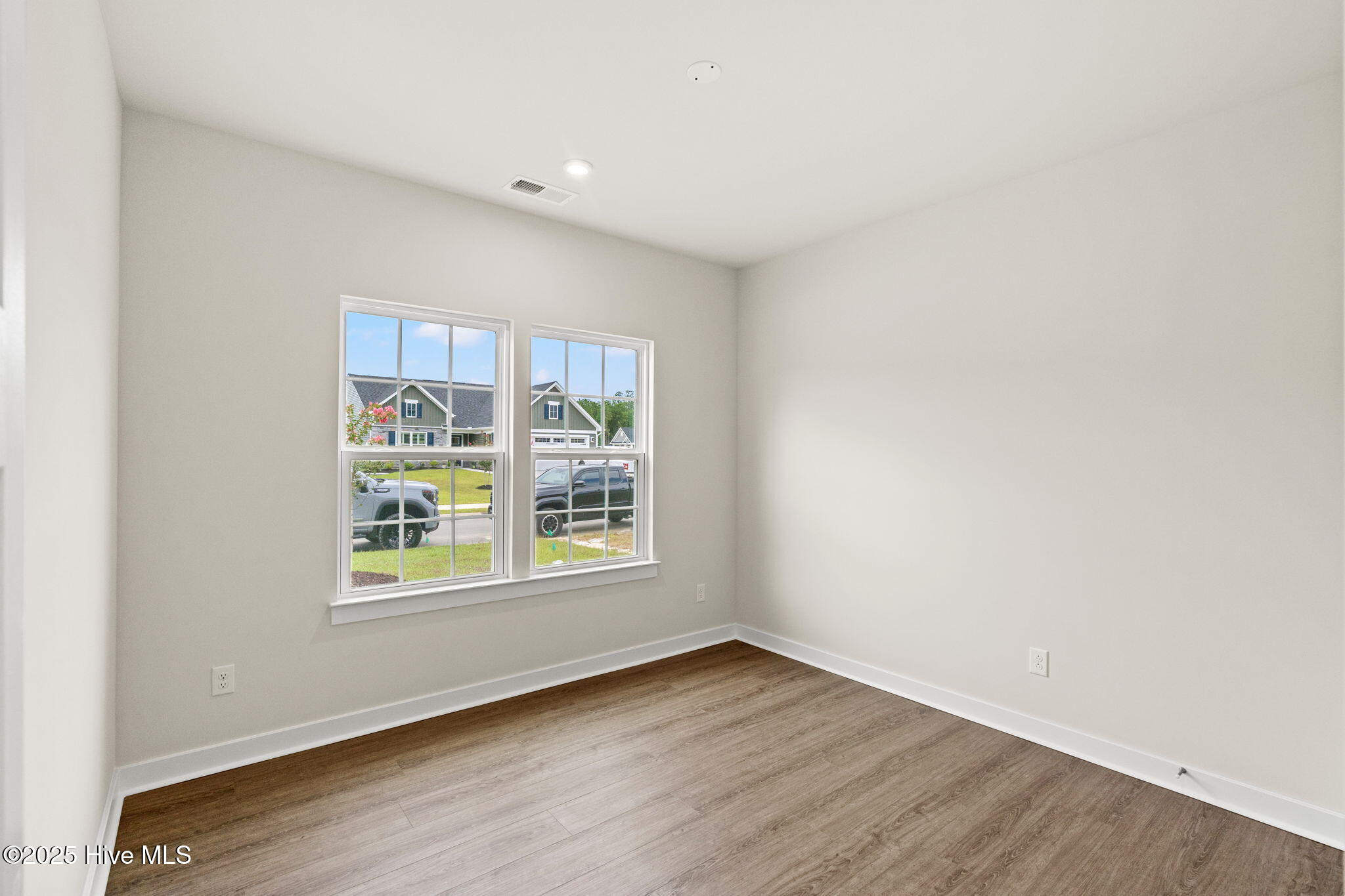 100558367 | Photo 14