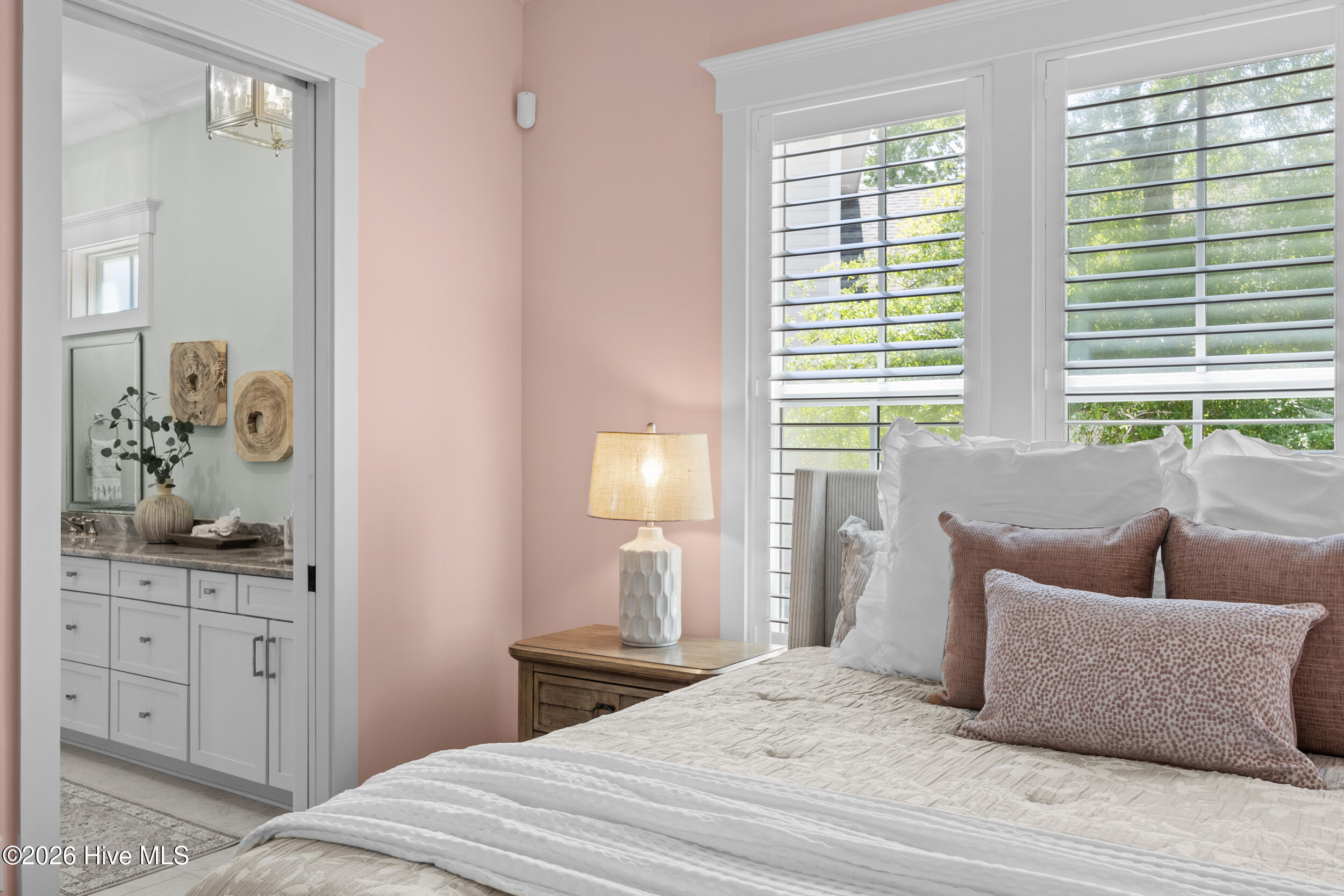 100569354 | Photo 44