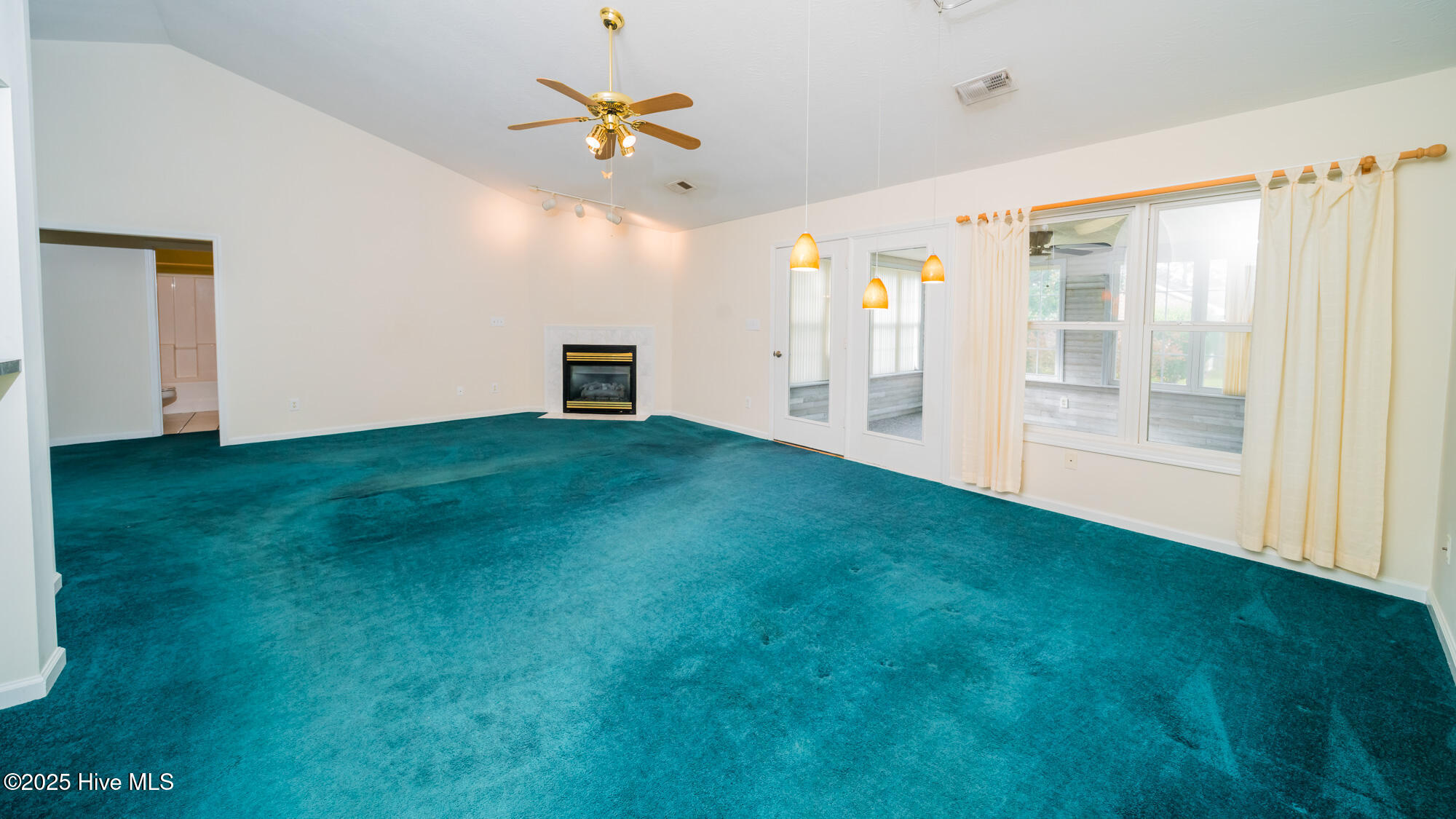 100532169 | Photo 10