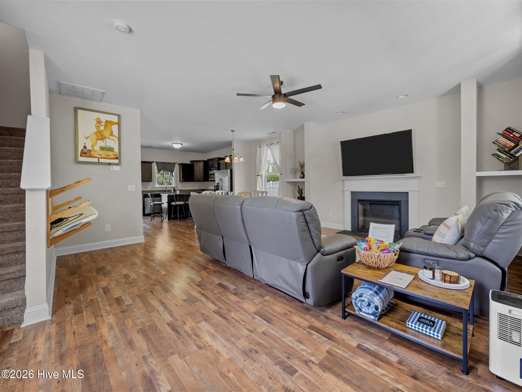 100566345 | Photo 22