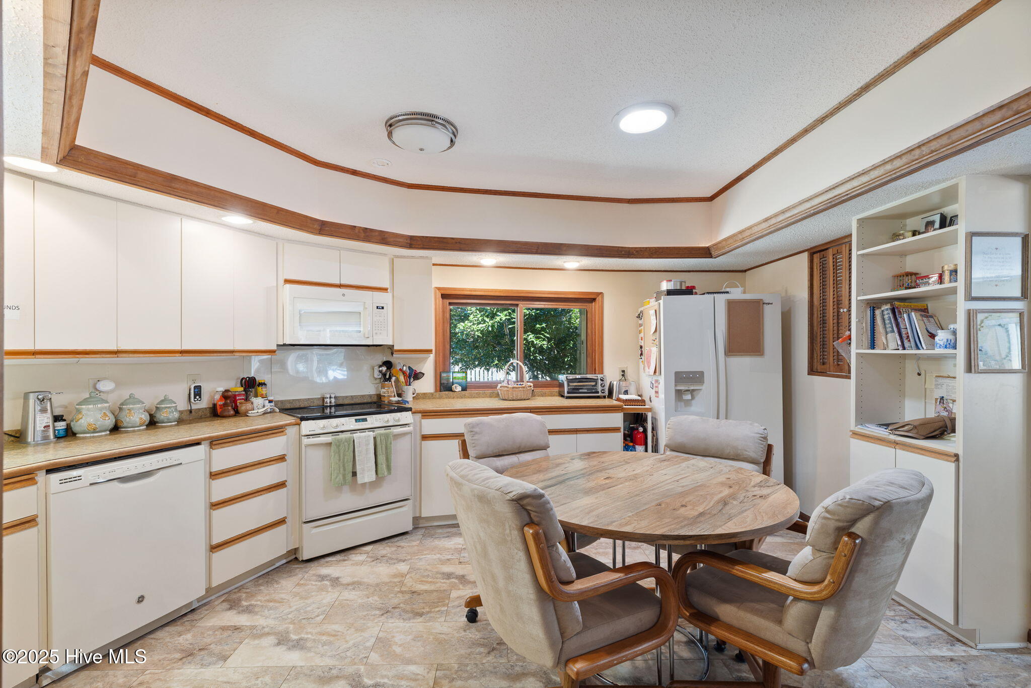 100531930 | Photo 19