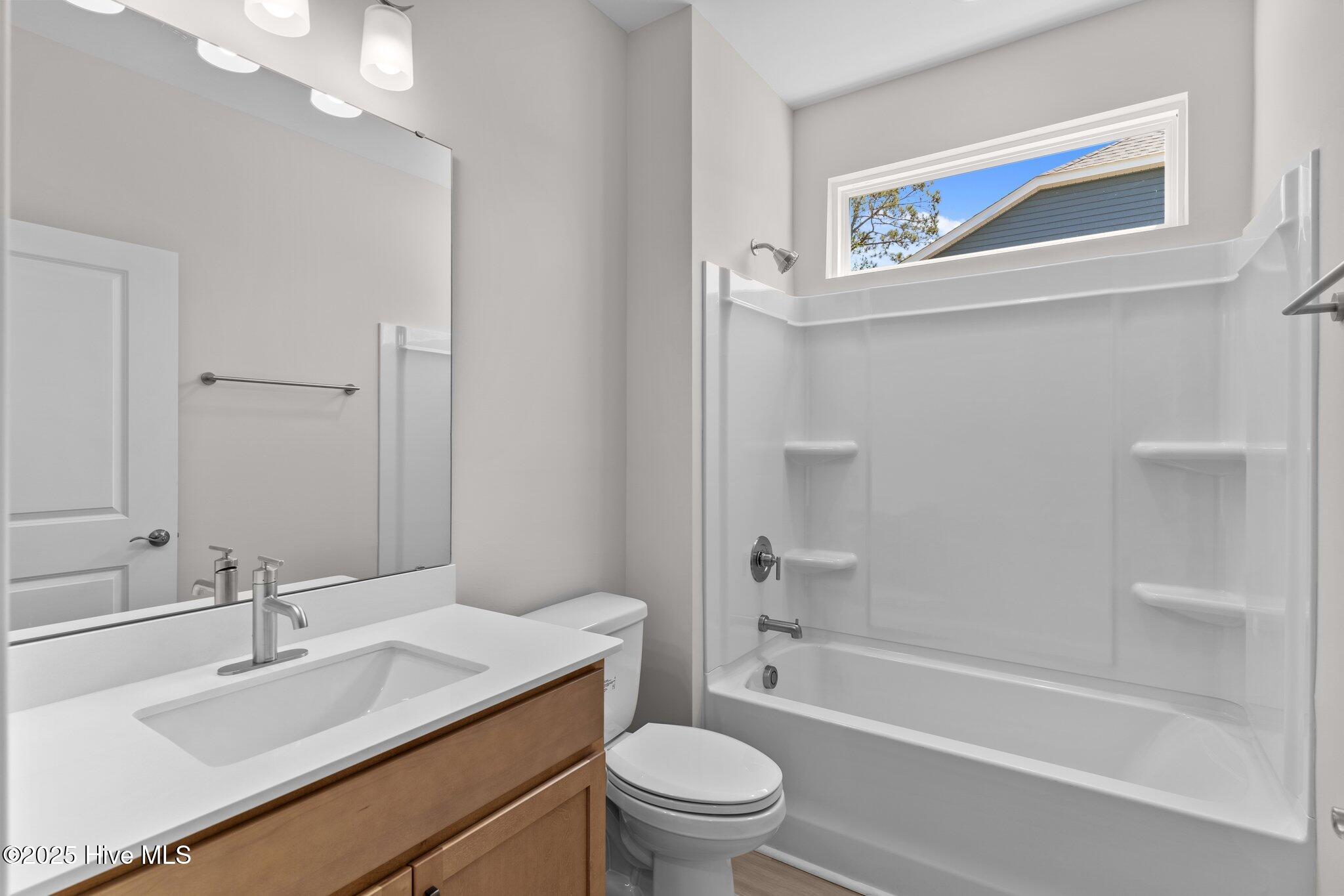 100487800 | Photo 16