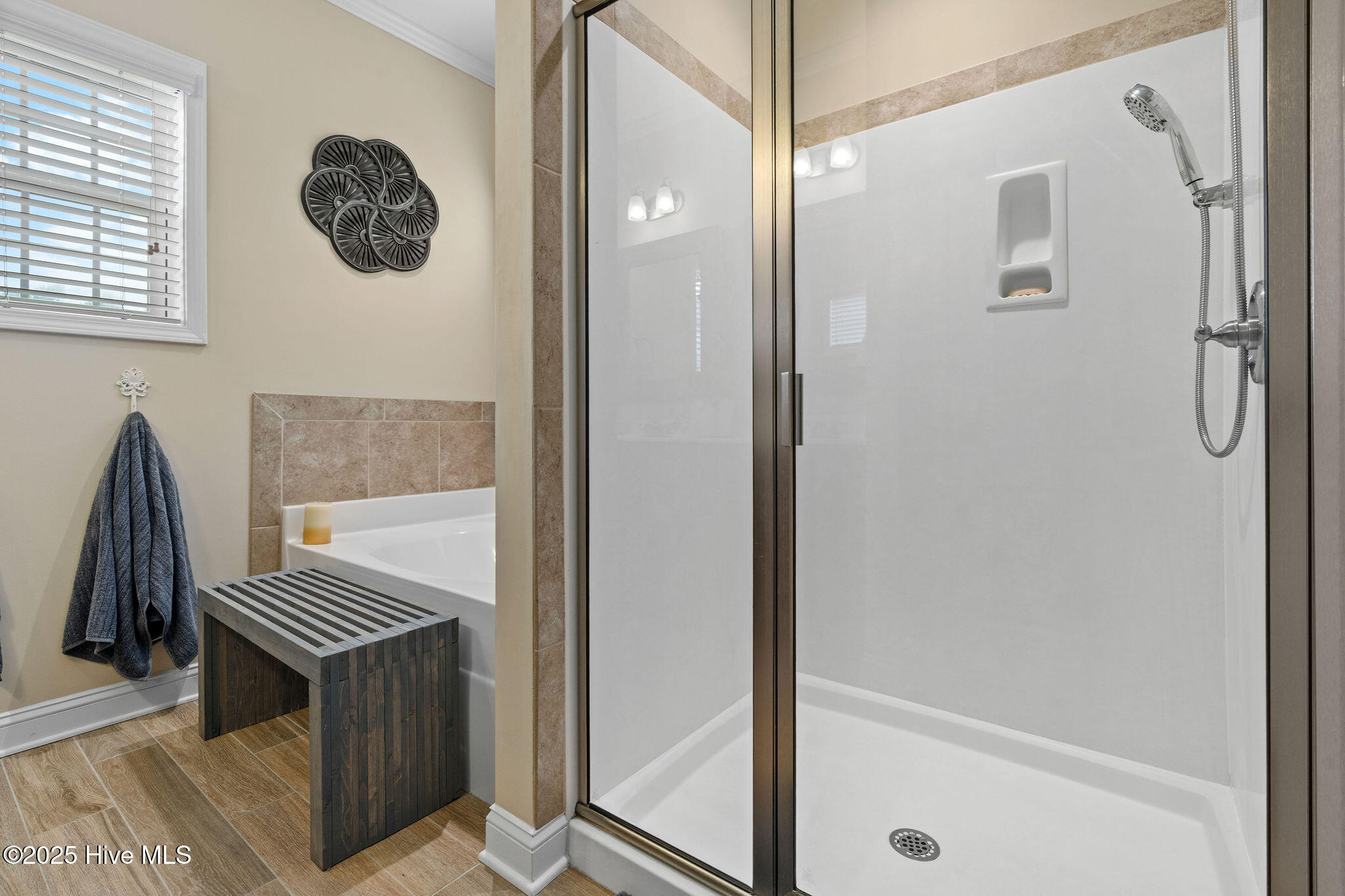 100531104 | Photo 34