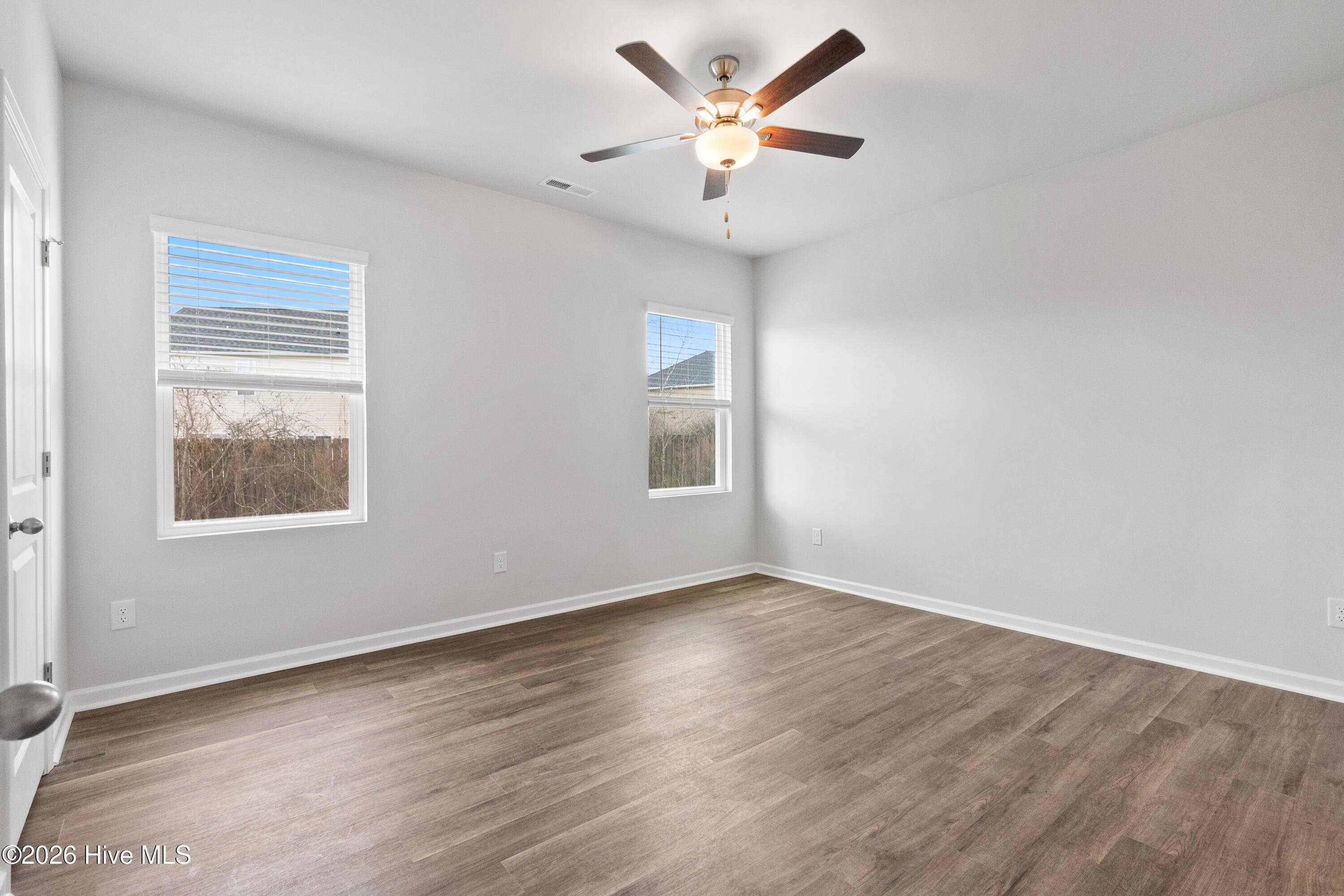 100561846 | Photo 16