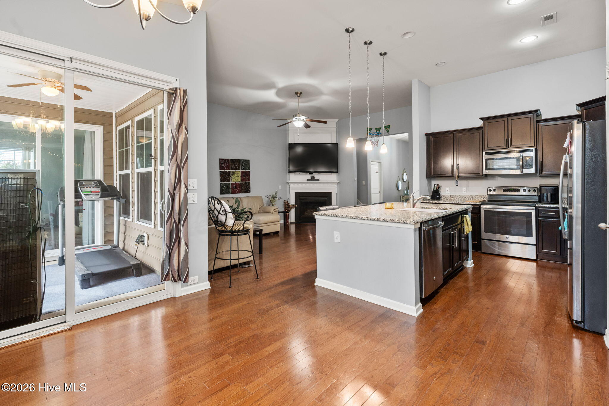 100557369 | Photo 30