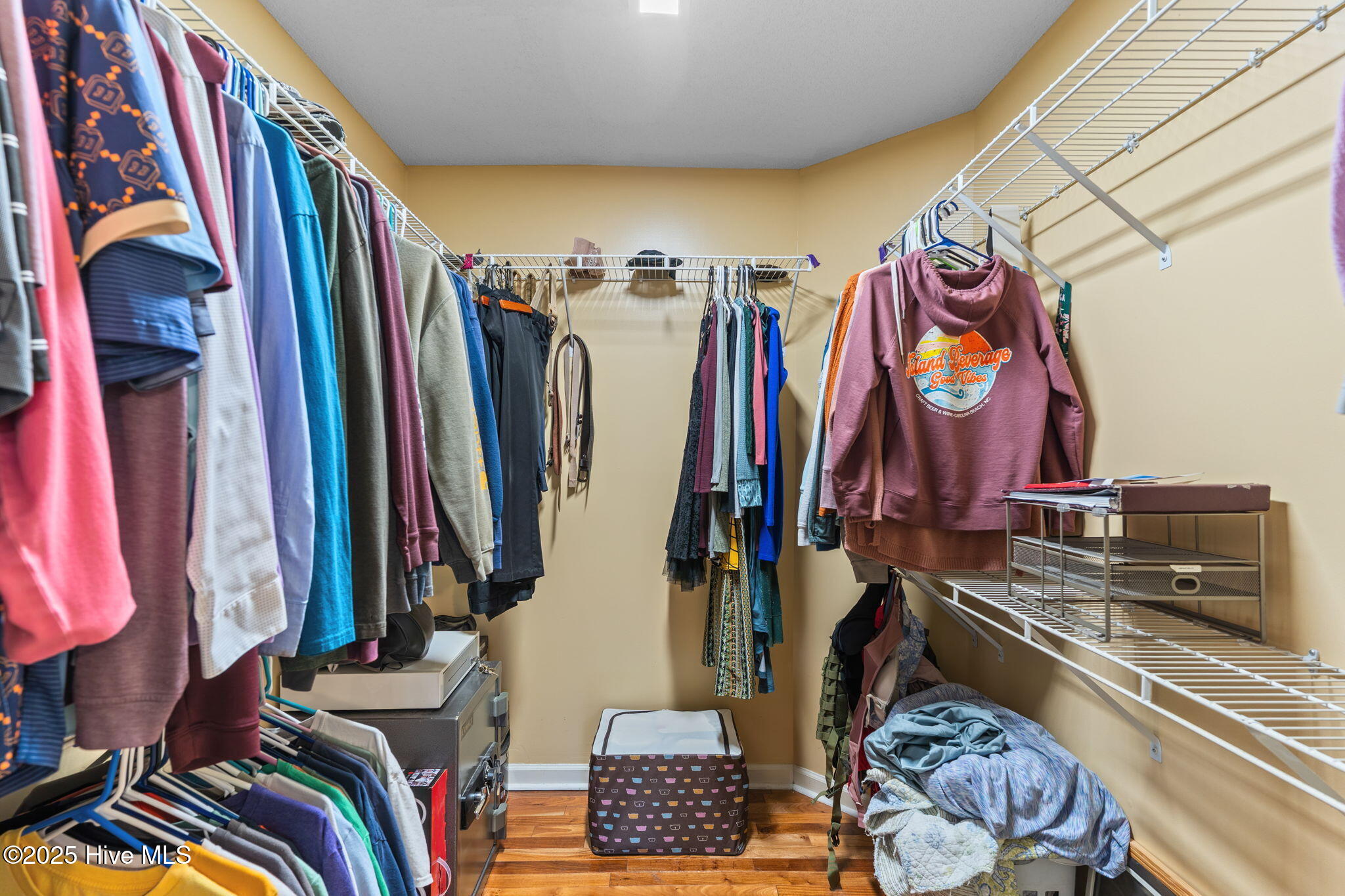 100543111 | Photo 26