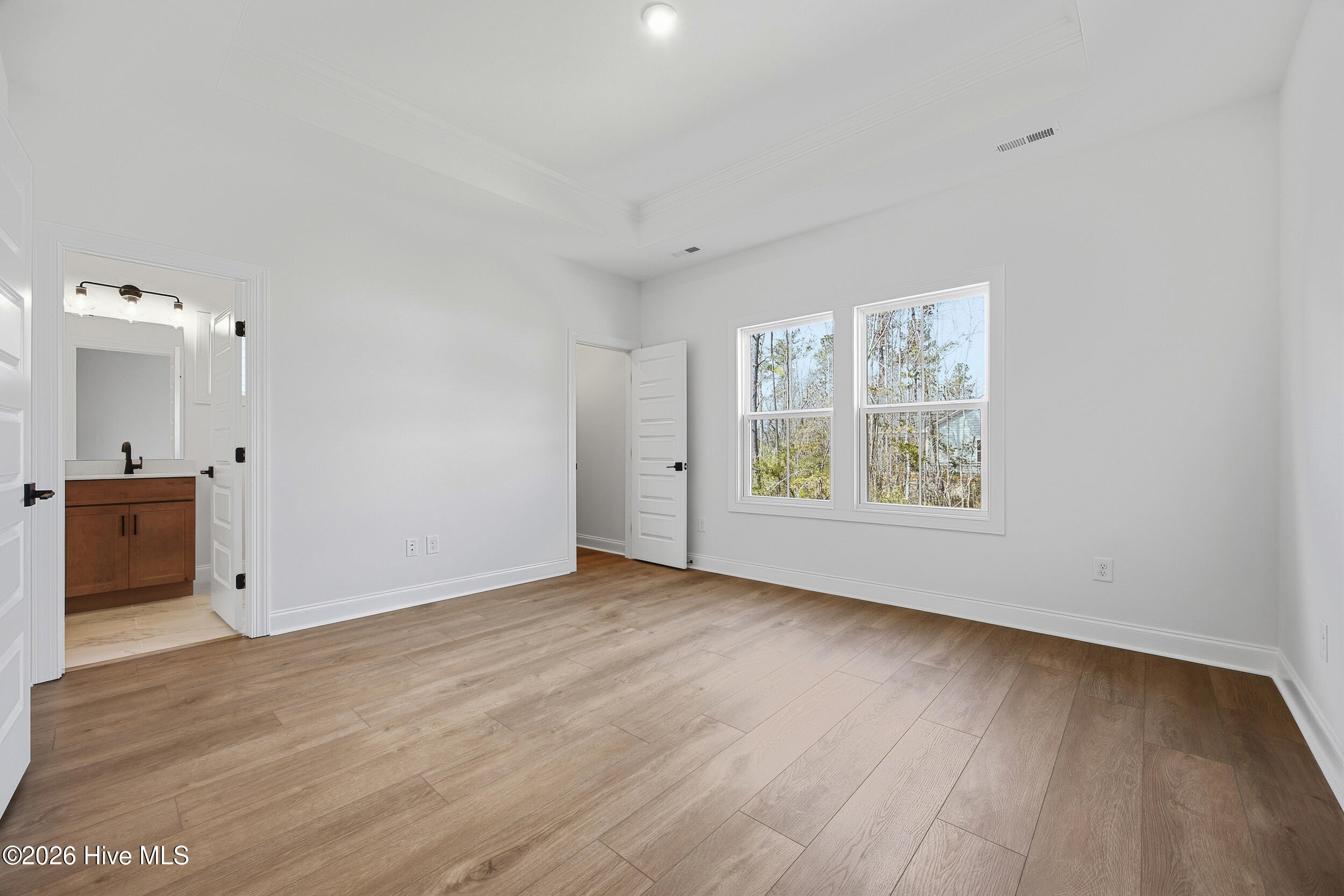 100540369 | Photo 18