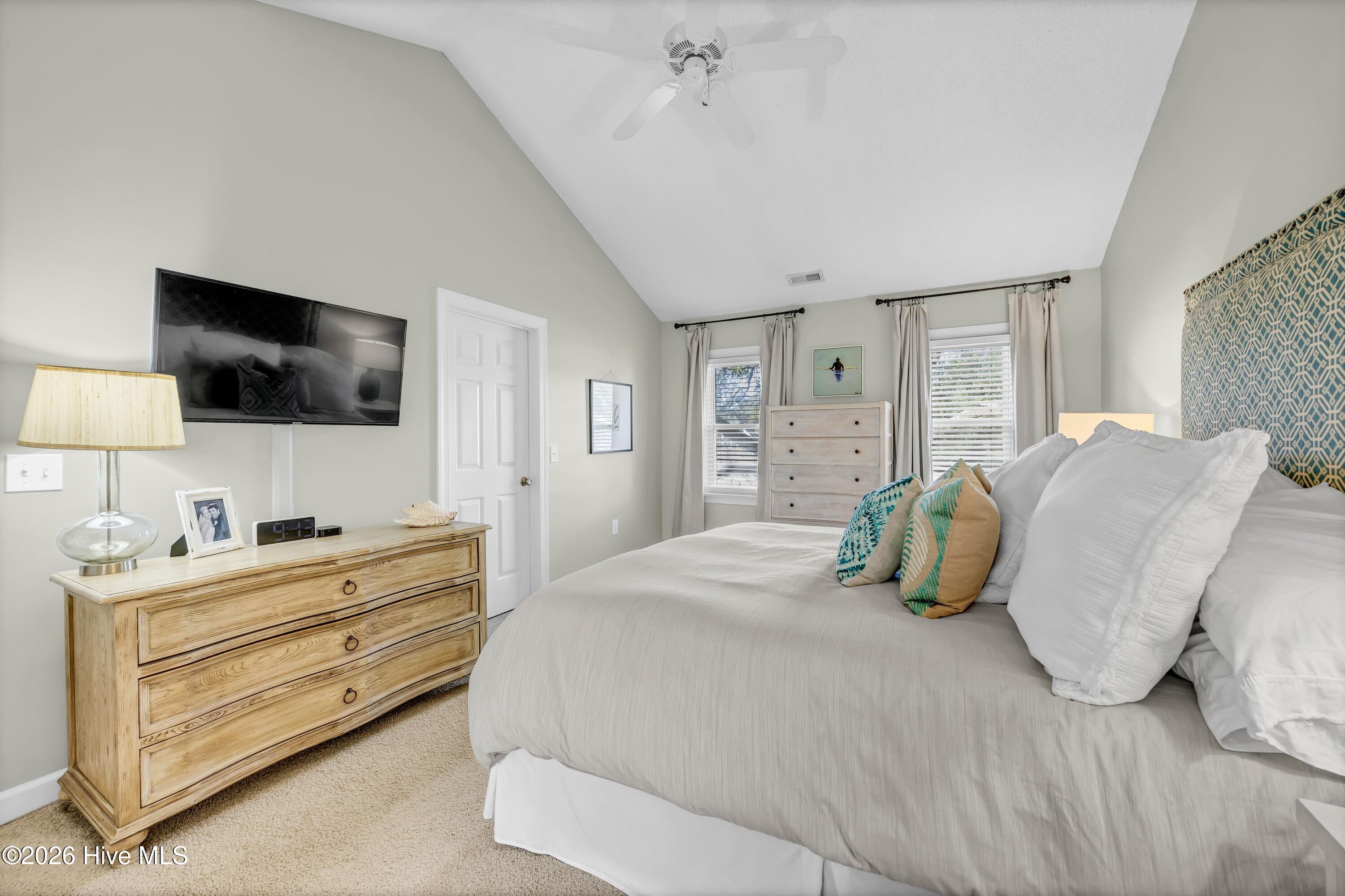 100561567 | Photo 16