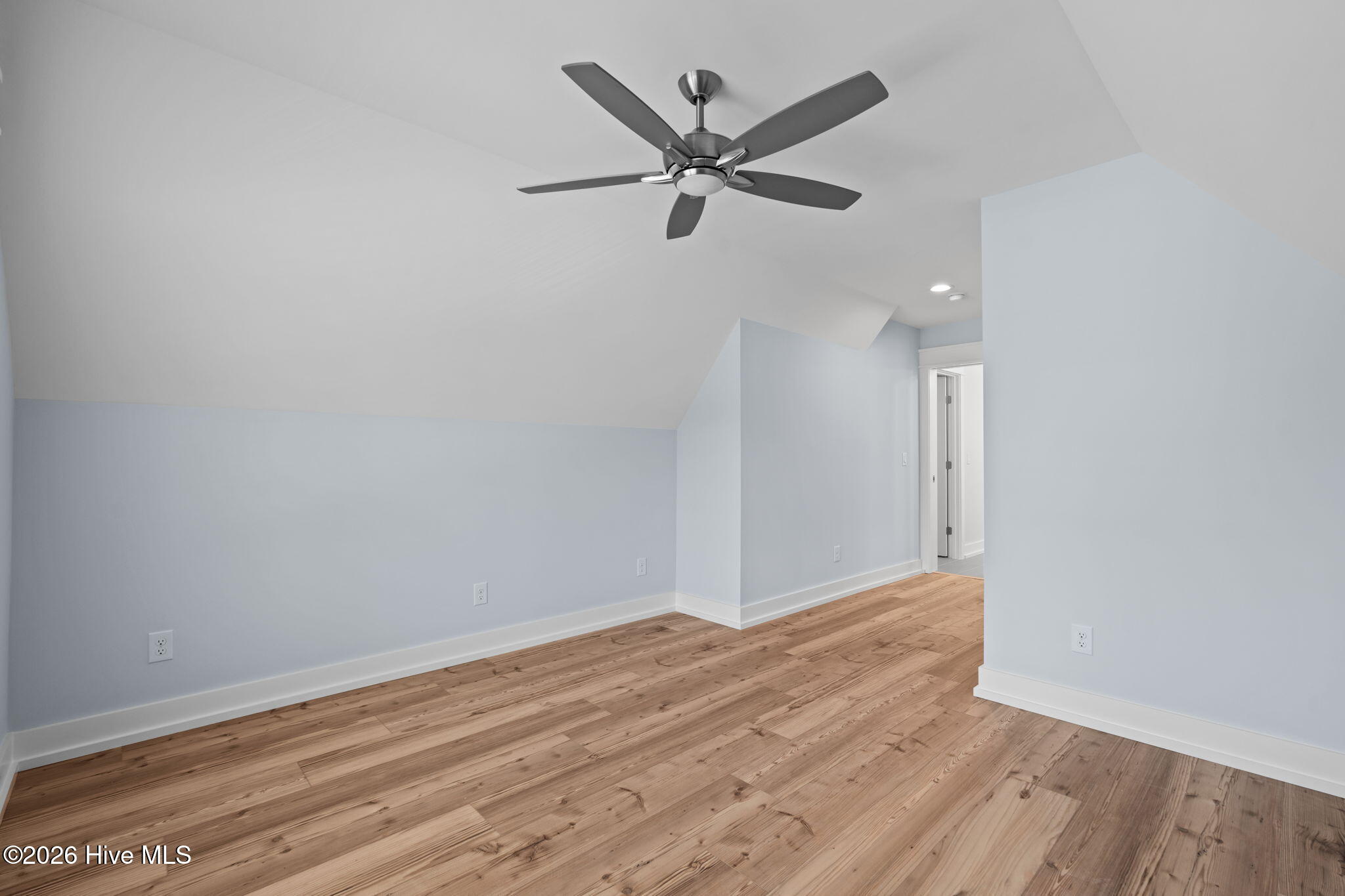 100546665 | Photo 51