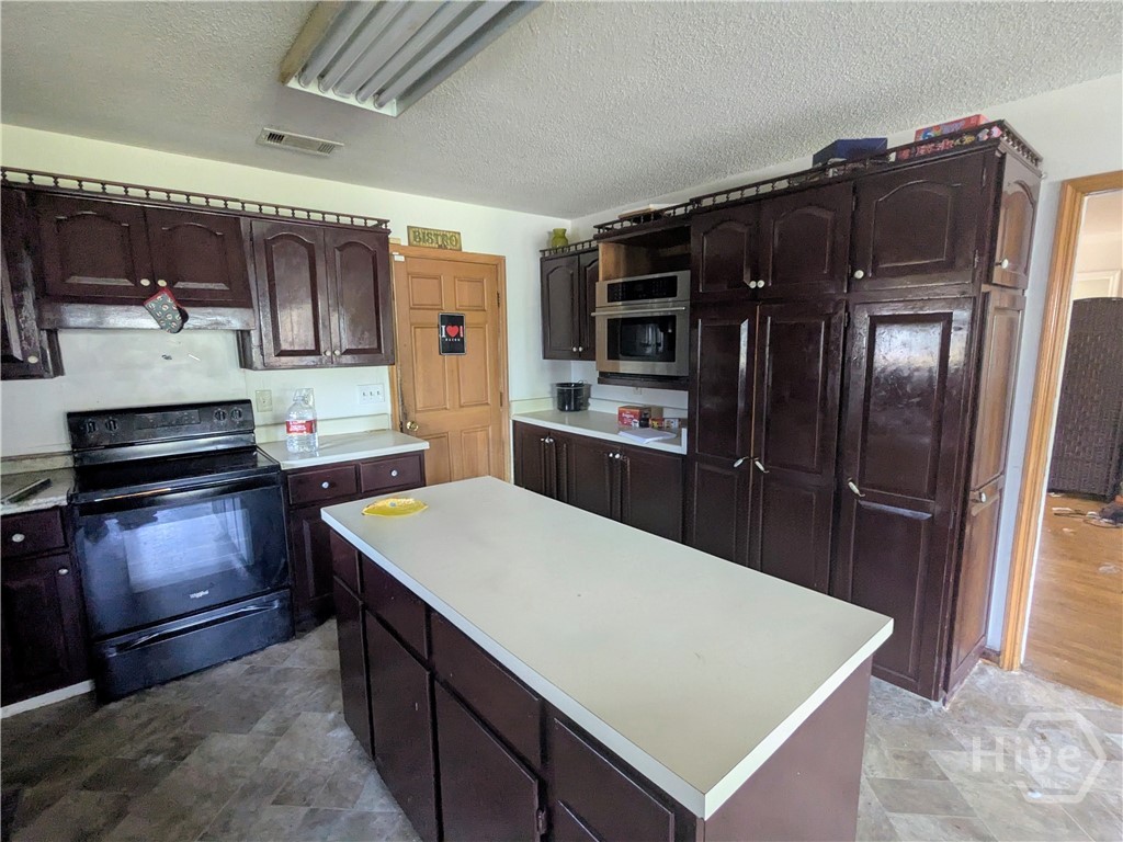 Homes for sale in Savannah, GA | 2141 Alaska St, Savannah, GA 31404 | MLS# SA349712